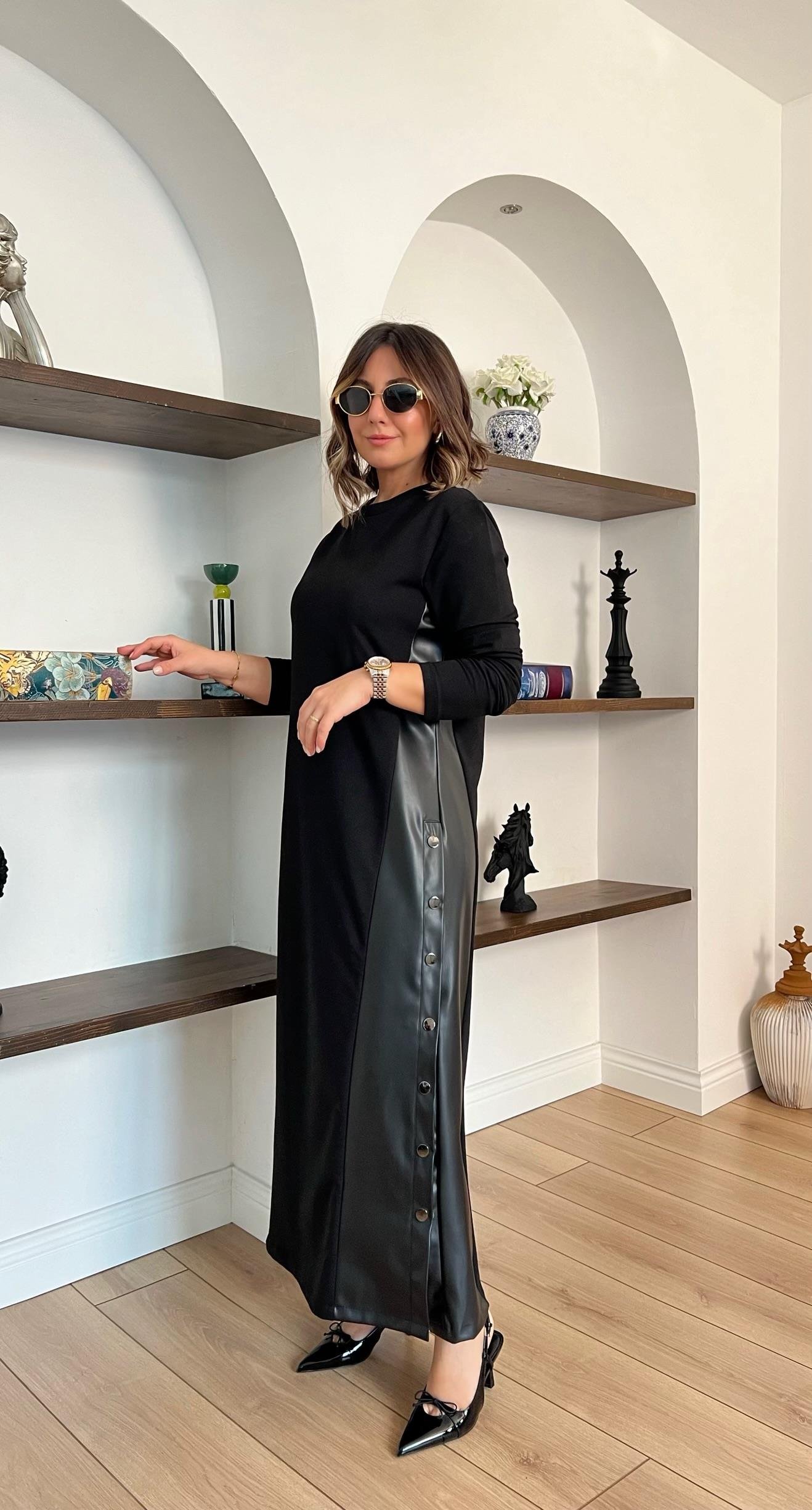 Ms Yanları Deri Çıtçıt Detaylı Siyah Elbise
