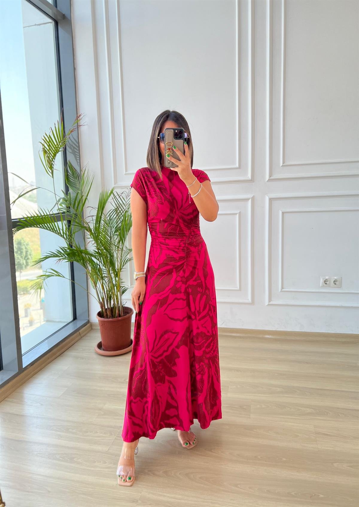 Önü Drapeli Pembe Çiçekli Elbise