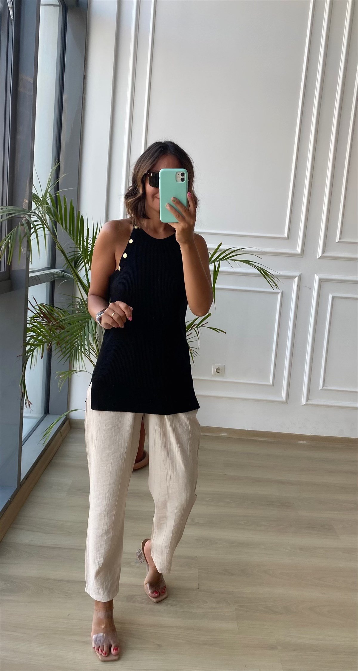 Siyah Askılı Düğmeli Triko Bluz