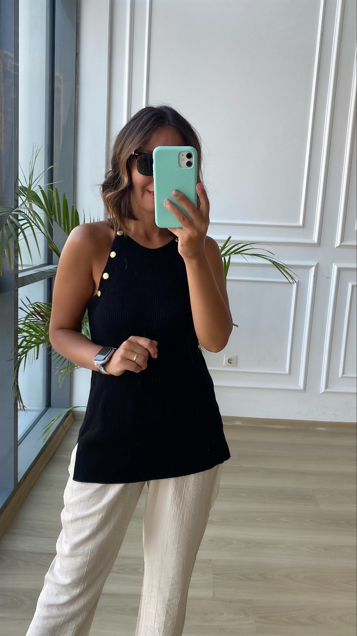 Siyah Askılı Düğmeli Triko Bluz