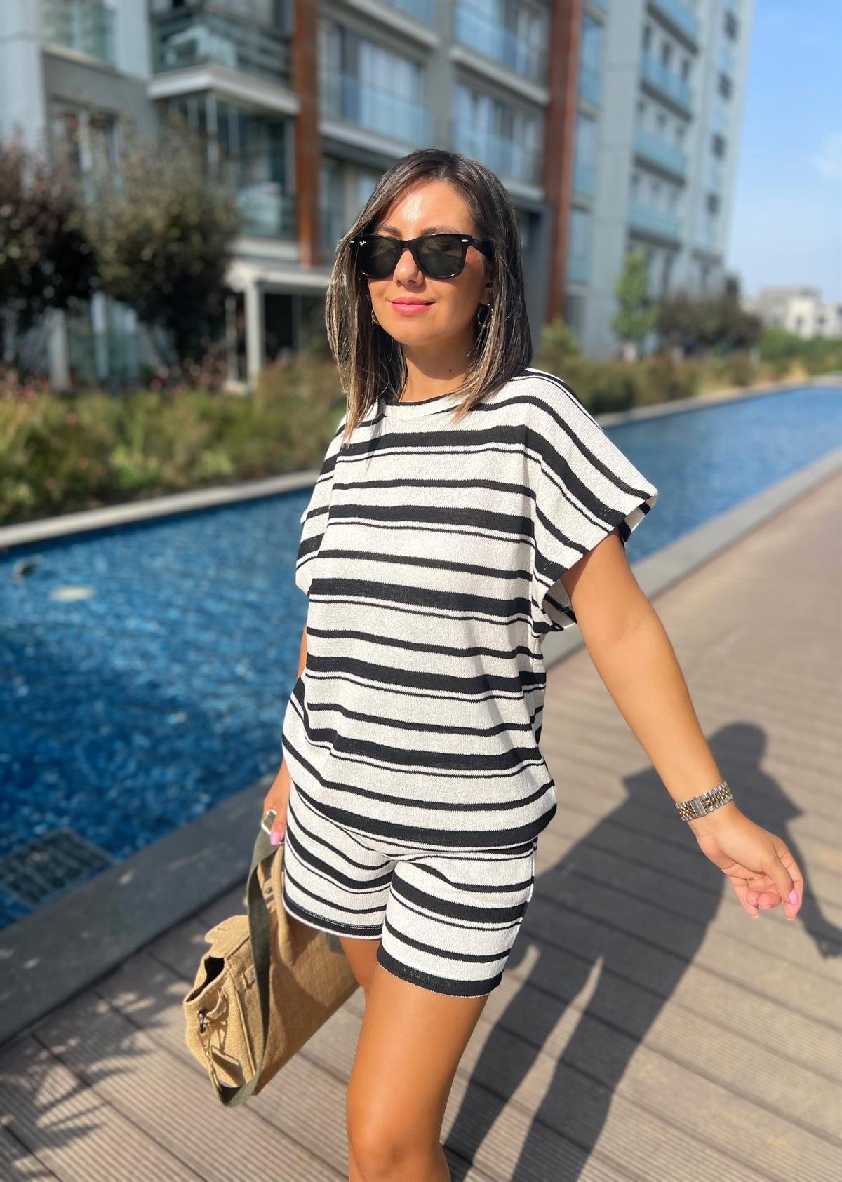 Siyah Çizgili Triko Takım