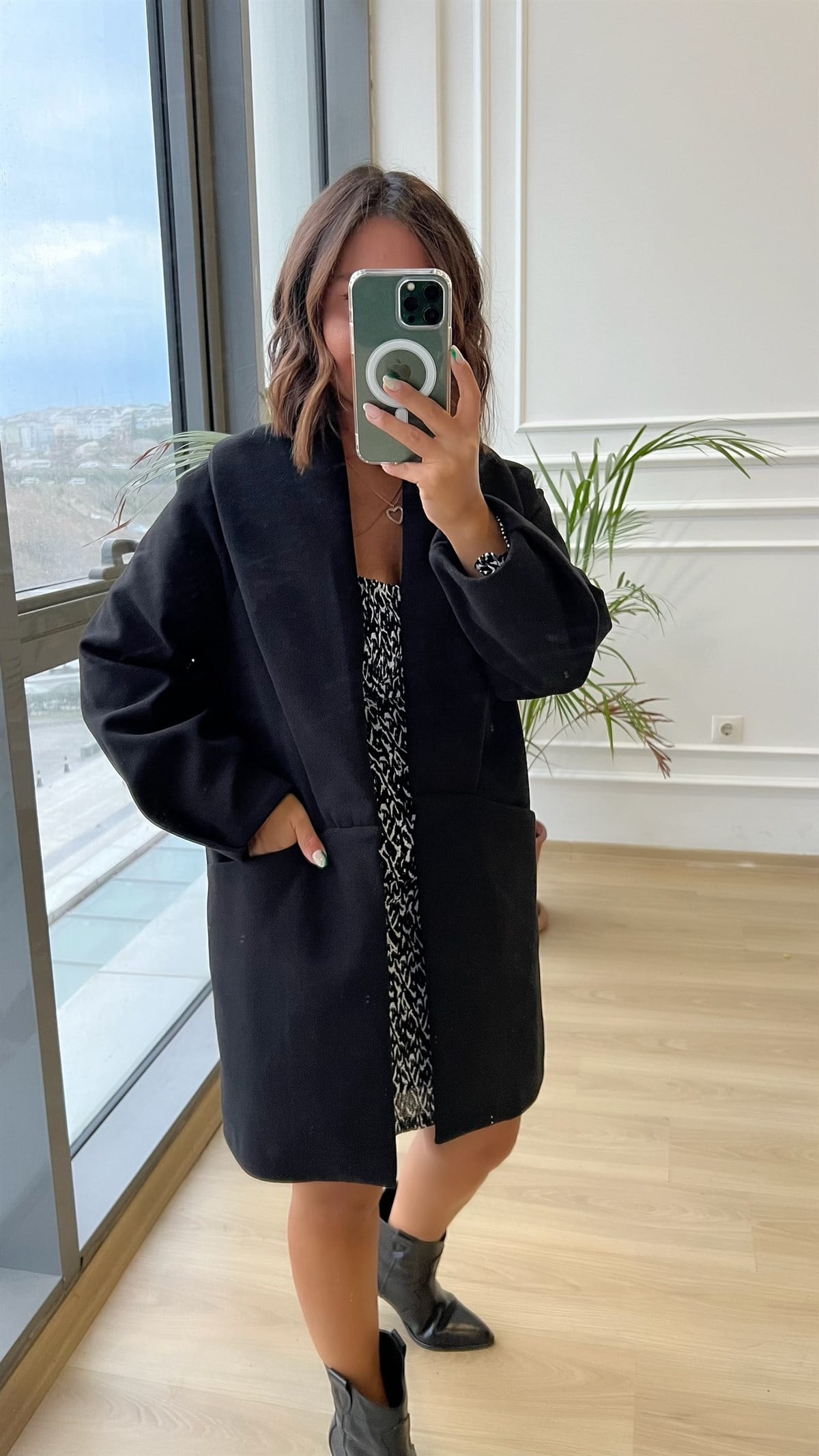 Siyah Geniş Yaka Kaşe Kaban