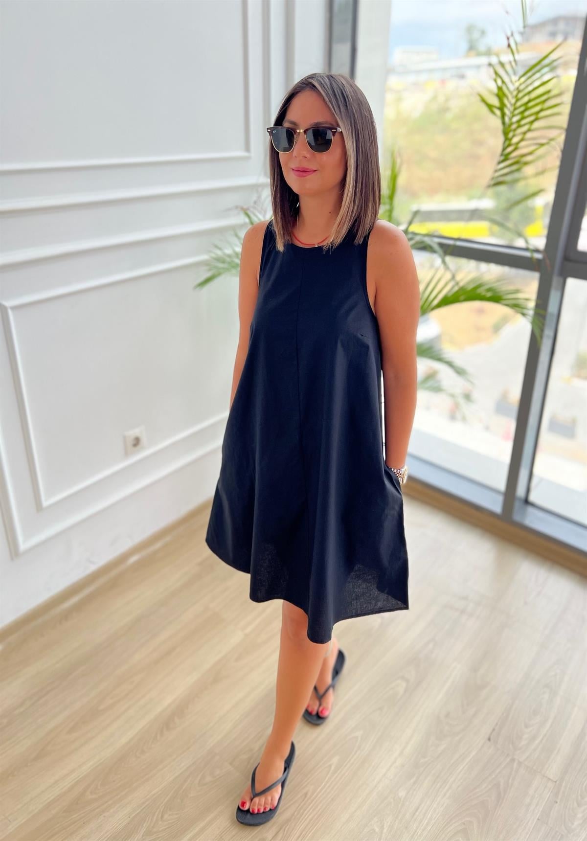 Siyah Halter Yaka Poplin Çan Elbise