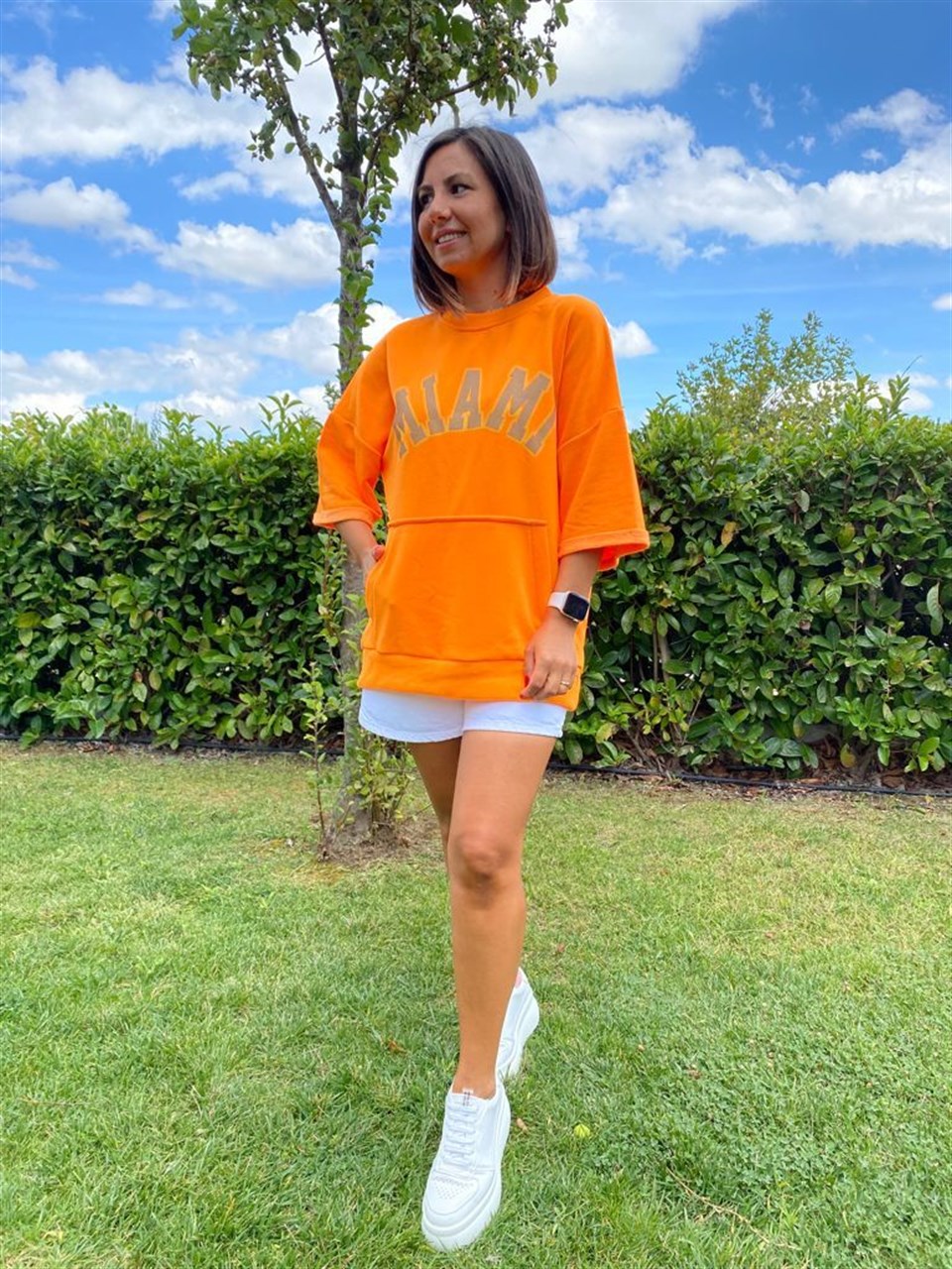 Turuncu cepli sweatshirt