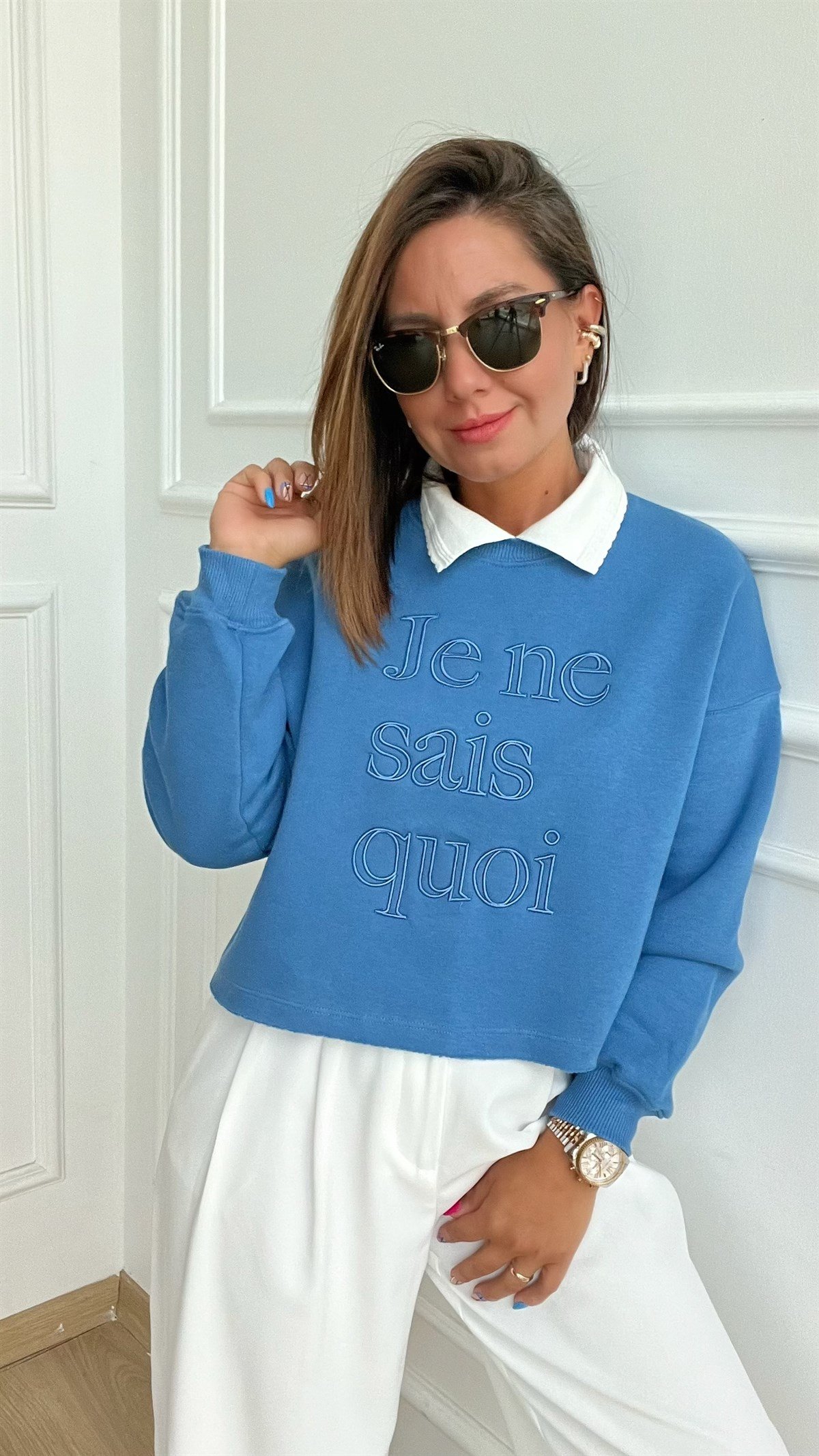 Yaka Detaylı Mavi Crop Sweat