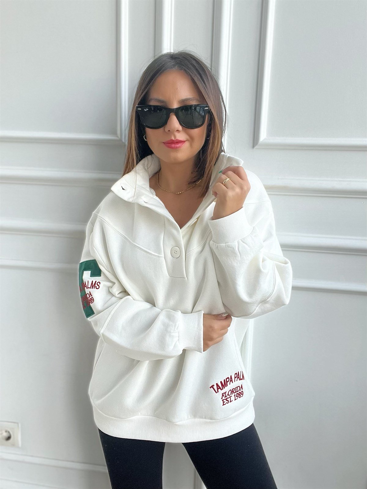Yakası Düğmeli Sweat