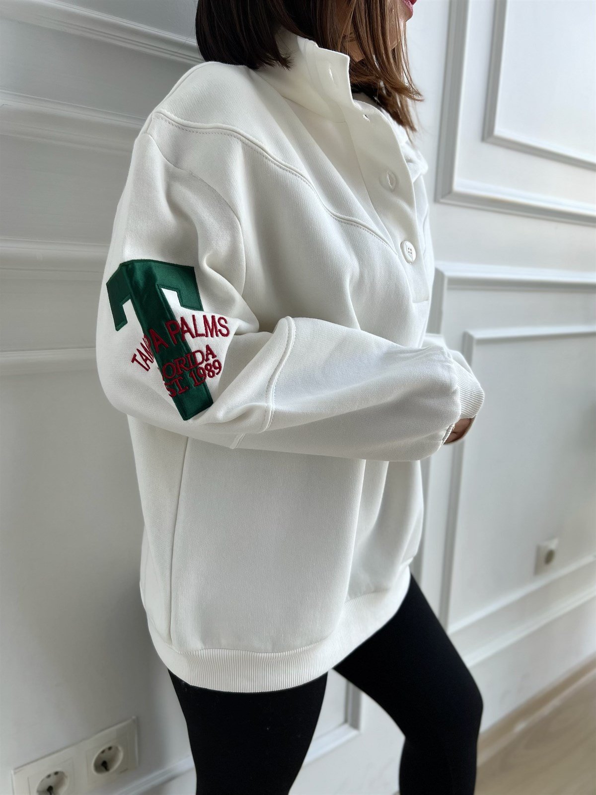 Yakası Düğmeli Sweat