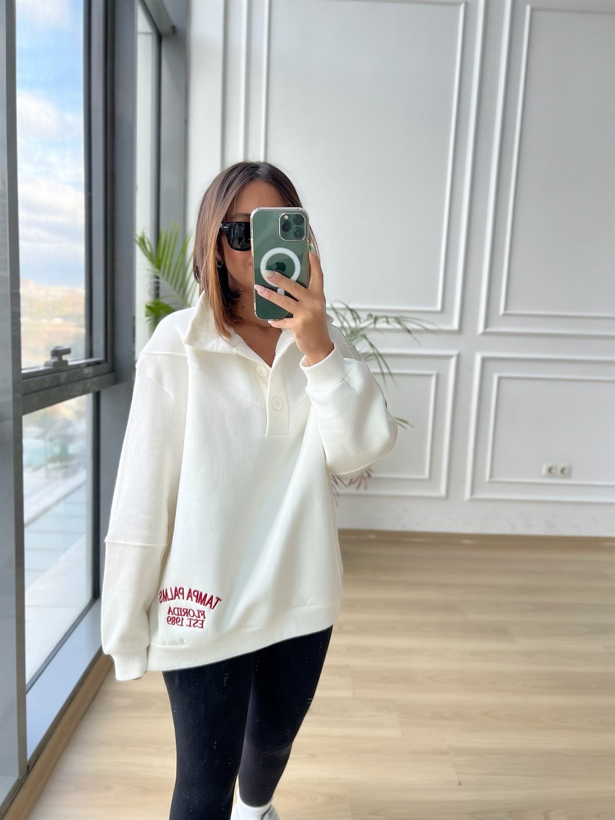 Yakası Düğmeli Sweat