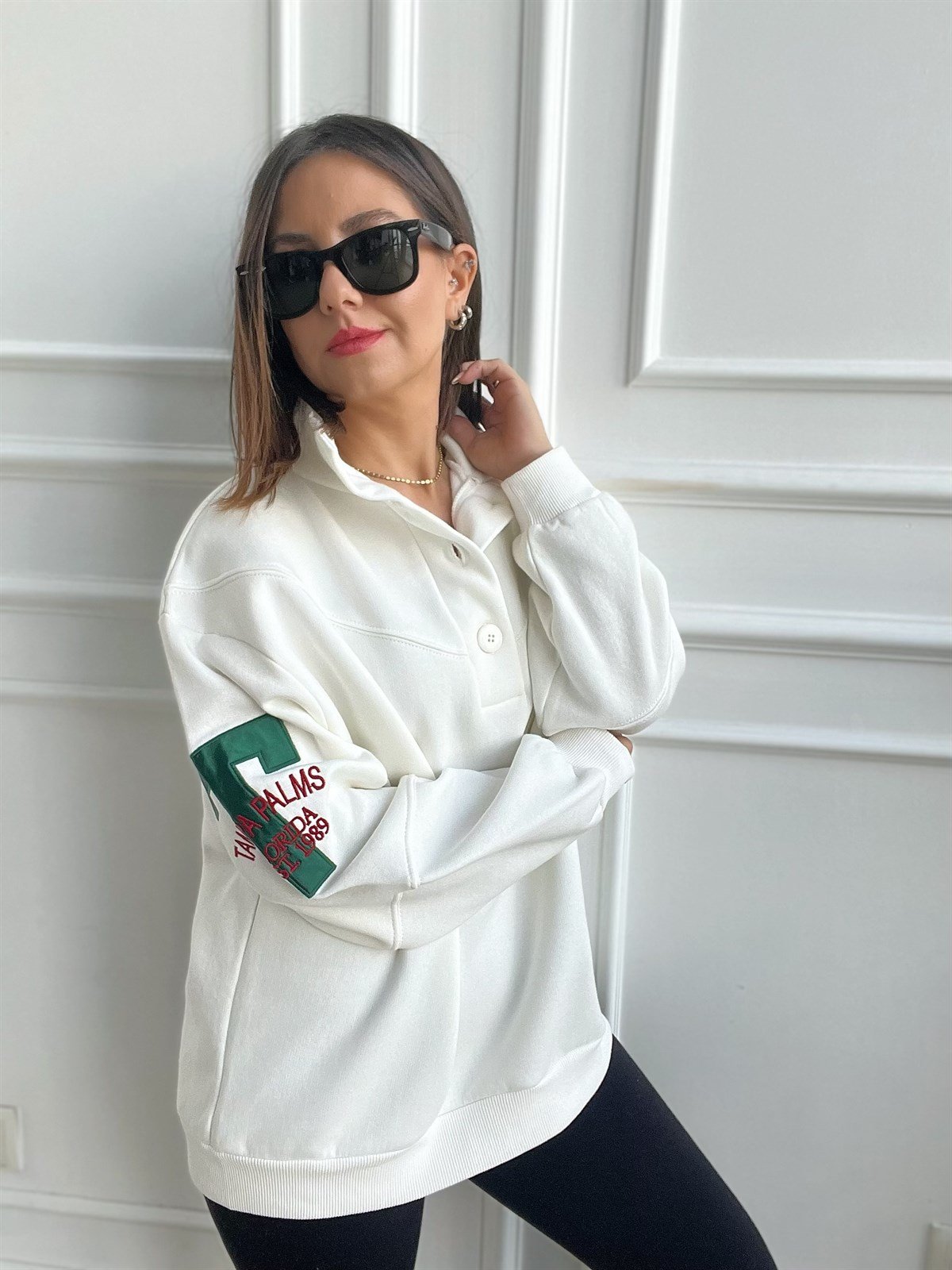 Yakası Düğmeli Sweat