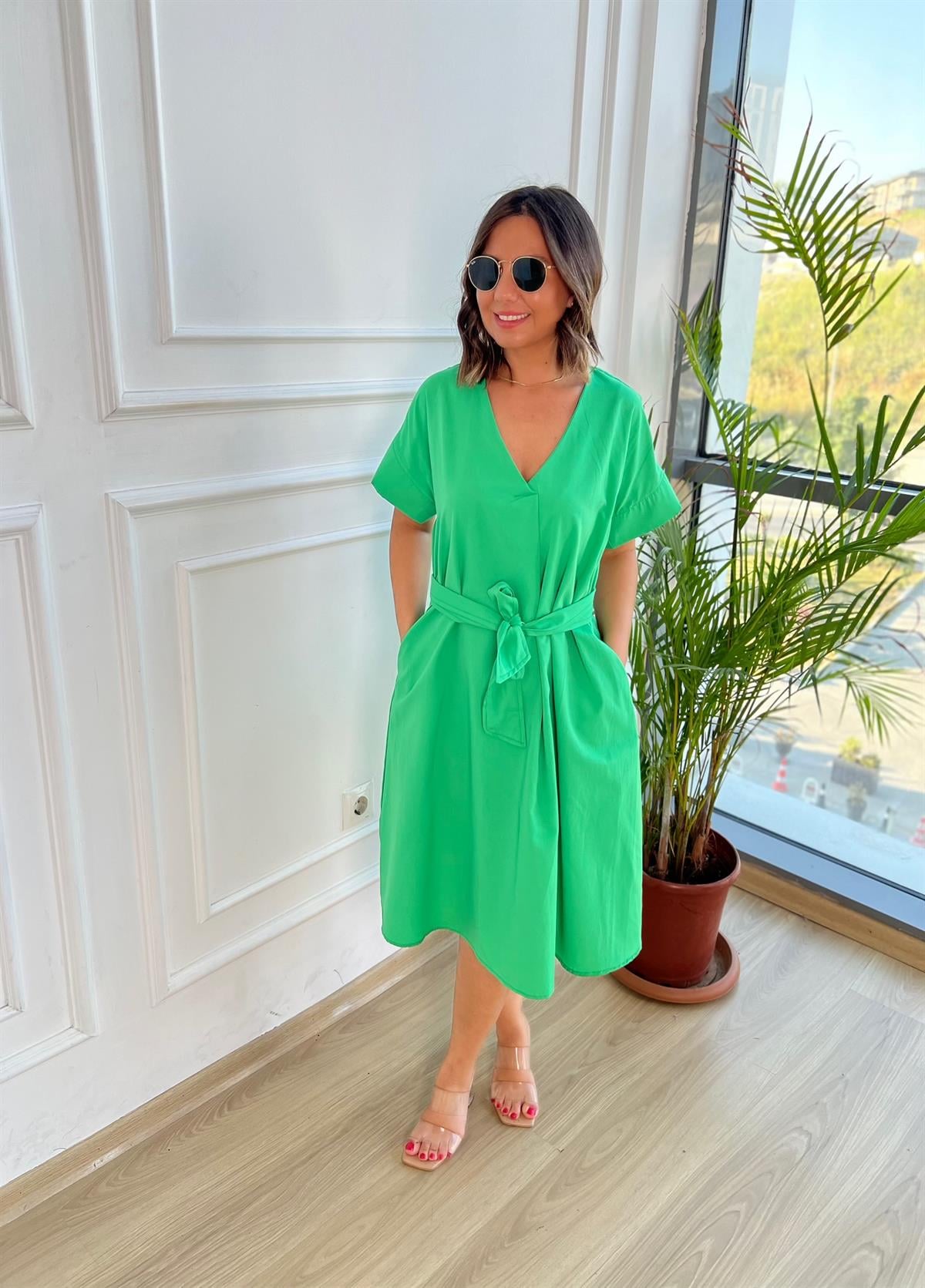 Yeşil Beli Kuşaklı Poplin Elbise