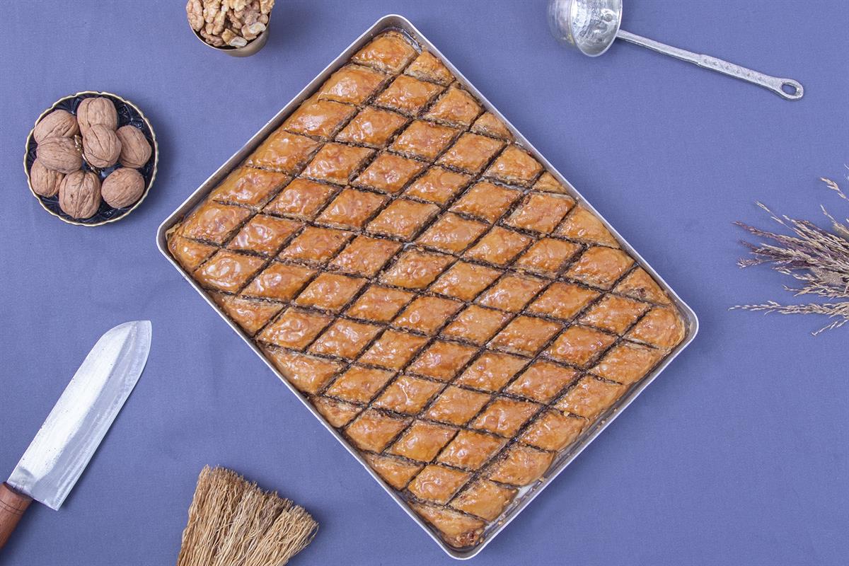CEVİZLİ EV BAKLAVASI TEPSİ
