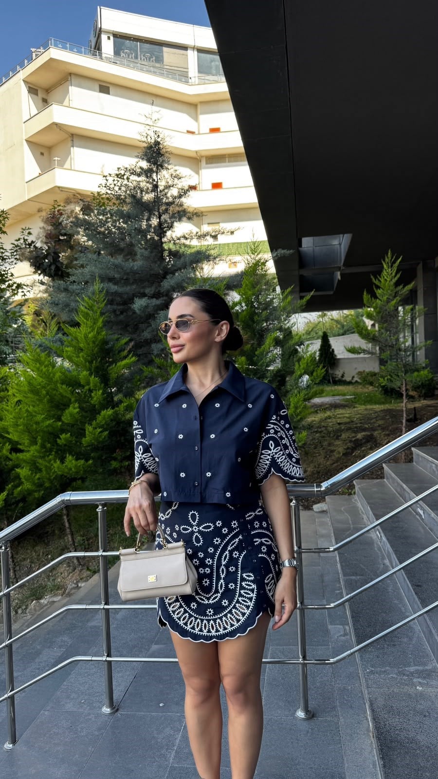 İŞLEME DETAYLI LACİVERT TAKIM 