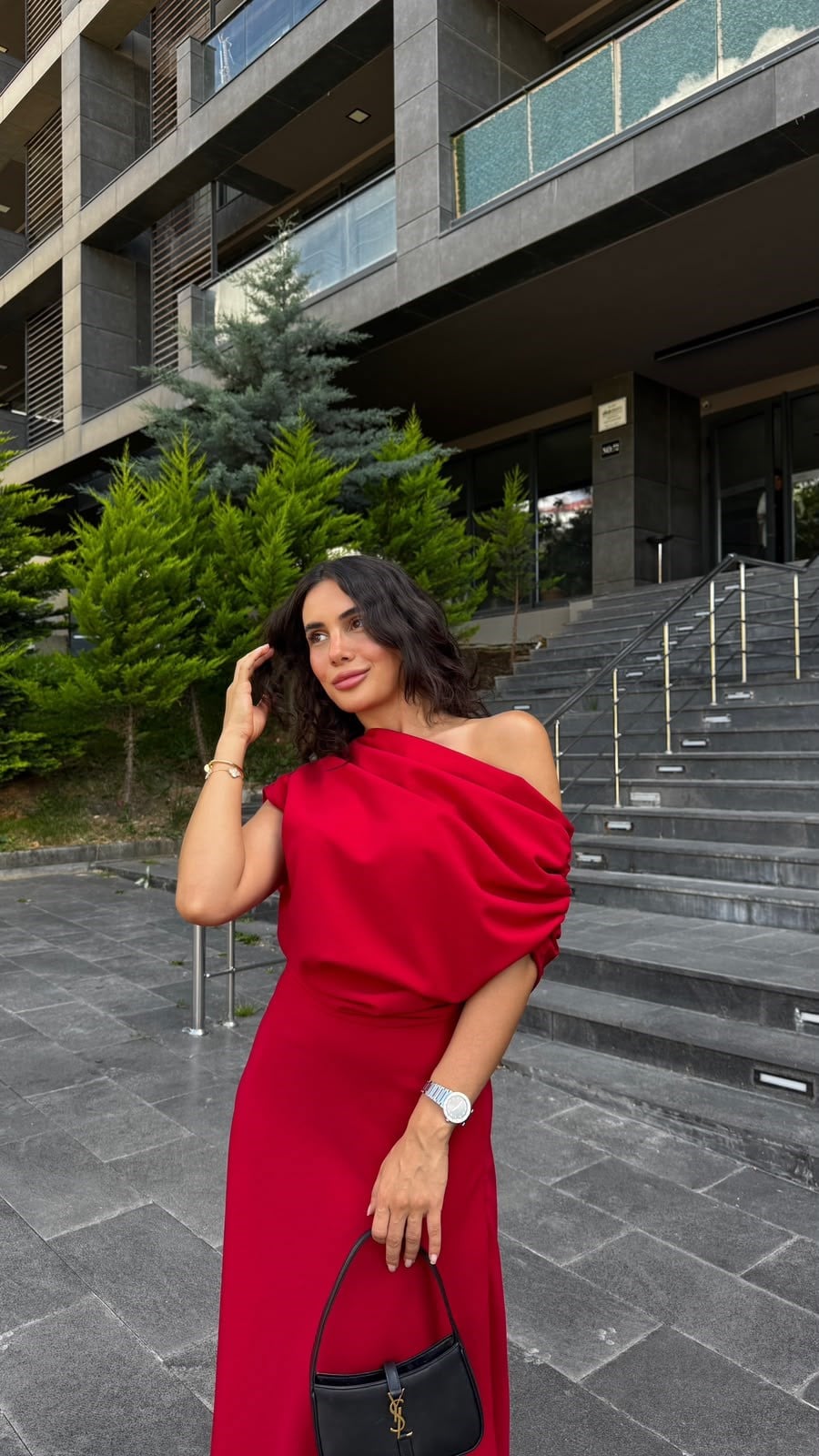 omuz detaylı uzun kırmızı elbise 