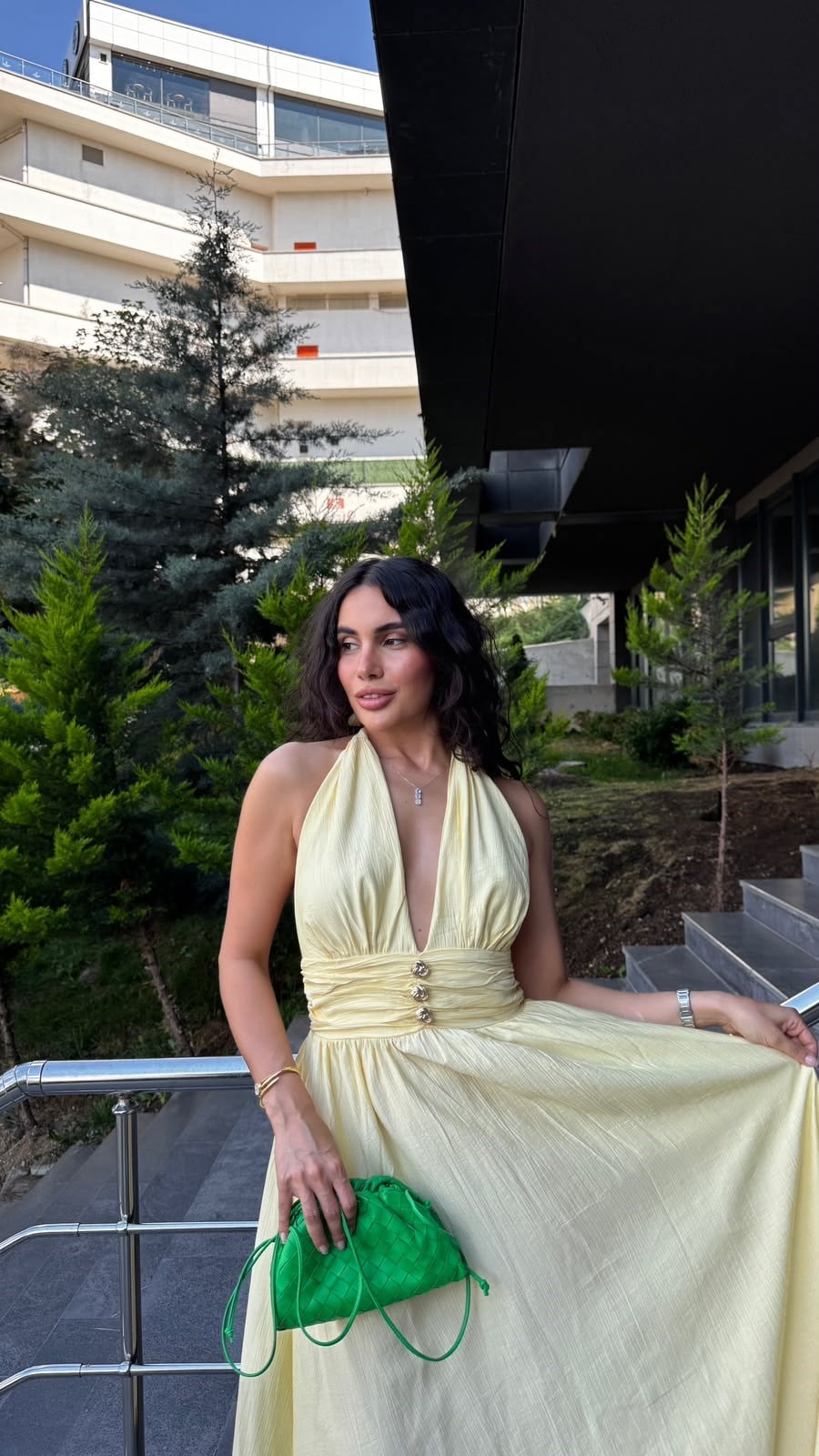 SARI BOYUNDAN BAĞLAMALI  UZUN ELBİSE 