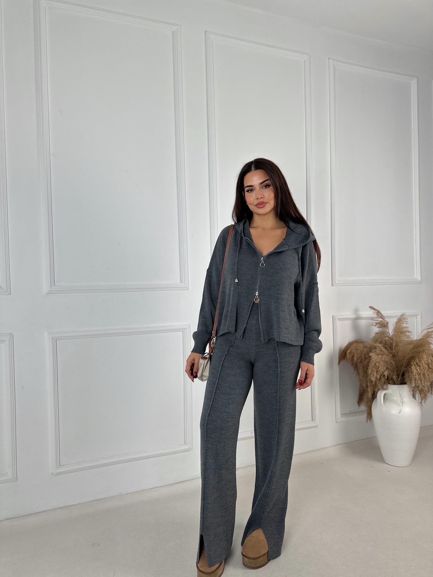 Antrasit Triko Rahat Takım – Kapüşonlu Üst & Yırtmaçlı Pantolon