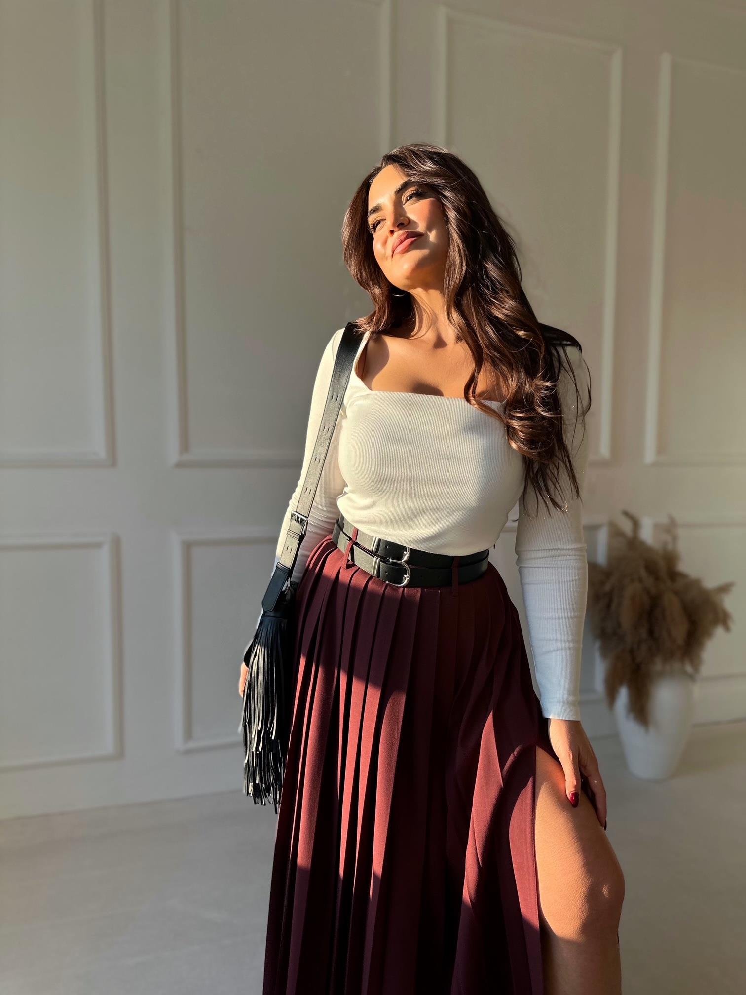 Beyaz Kare Yaka Pamuklu Basic Bluz