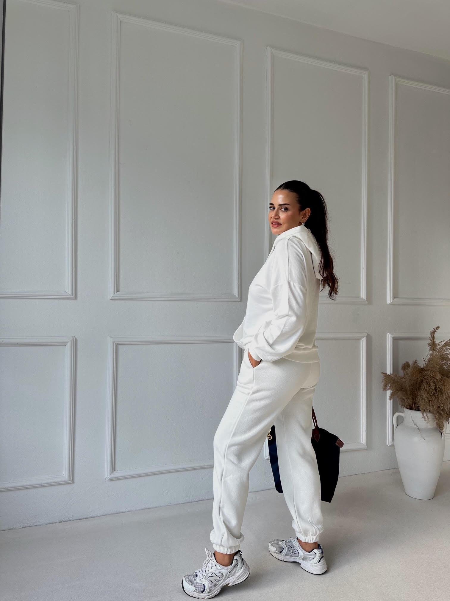 Beyaz Paçası Lastikli Eşofman Altı