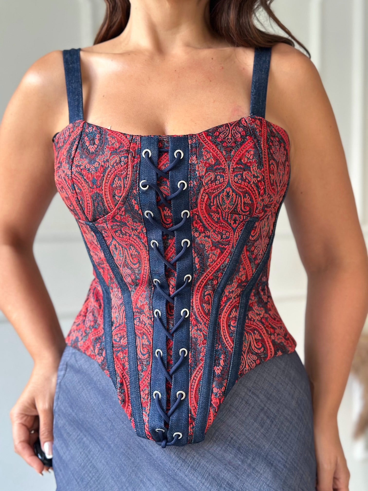 Bordo Şal Desenli Korse