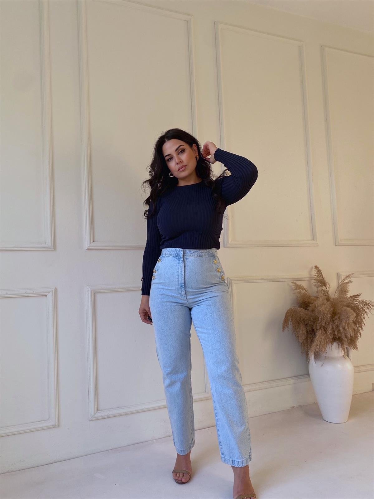 Buz Mavi Düğme Detaylı Jean