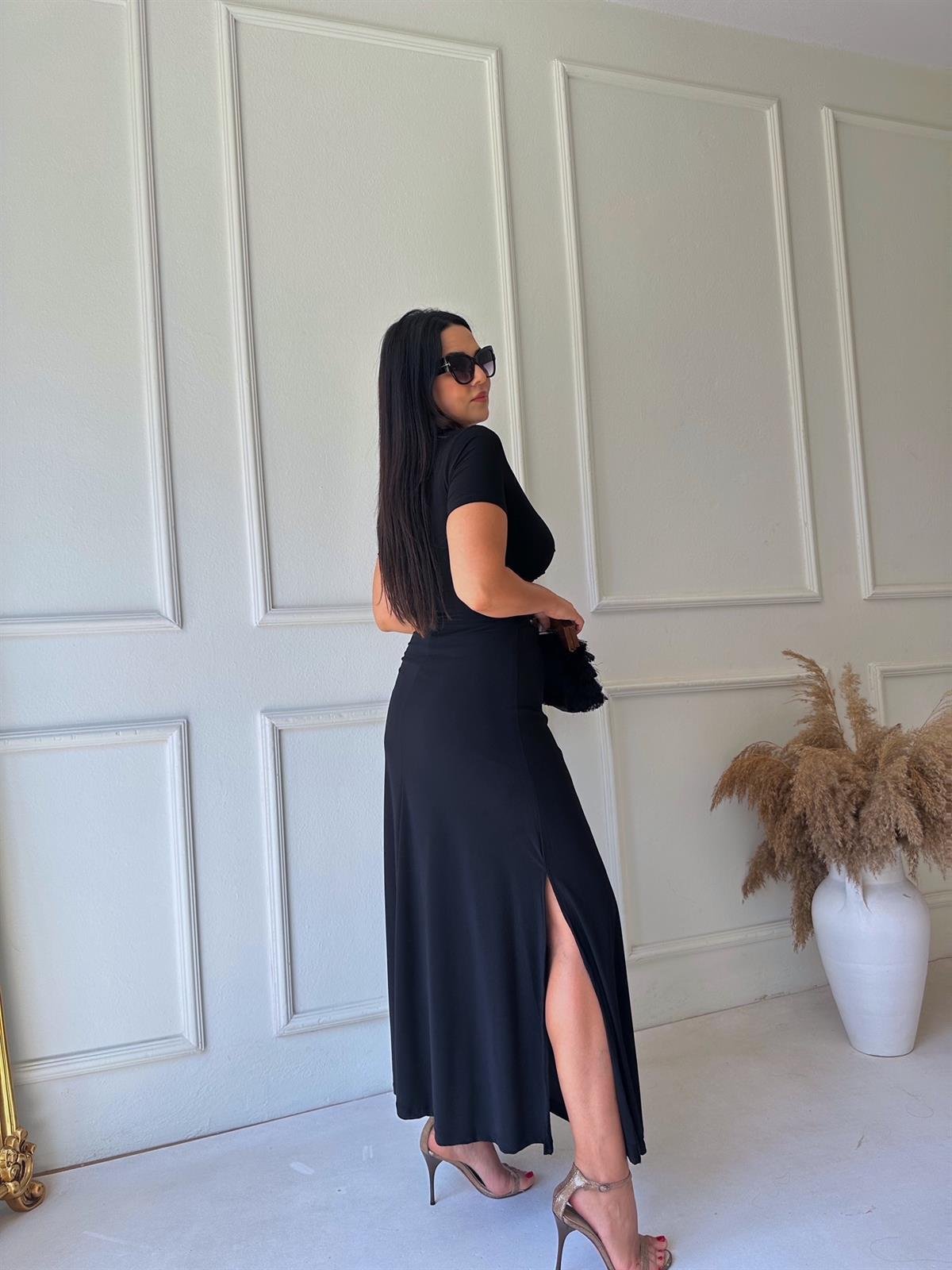 Dekolte Detaylı V Yaka Siyah Maksi Elbise