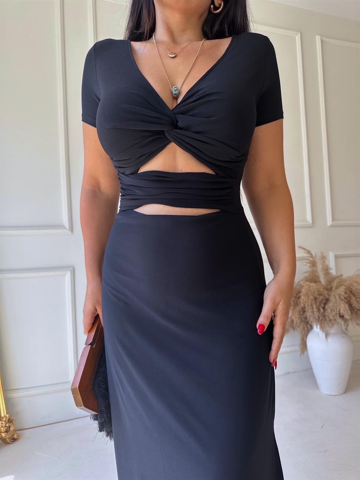 Dekolte Detaylı V Yaka Siyah Maksi Elbise