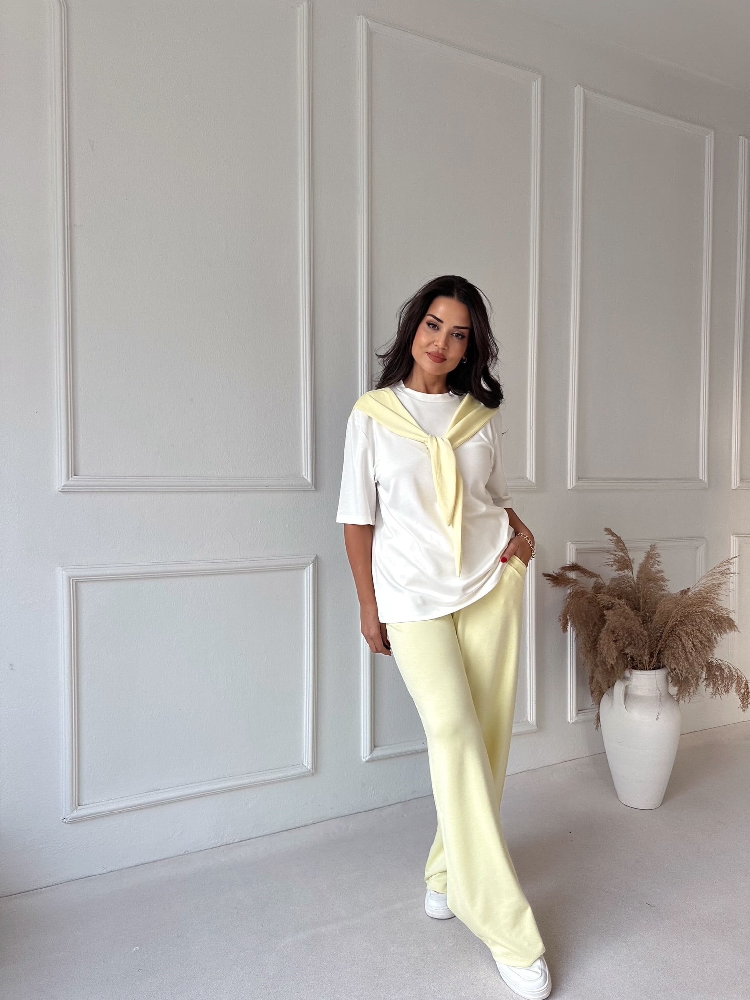 Kendinden Fular Detaylı Tişört Pantolon Takım - Sarı