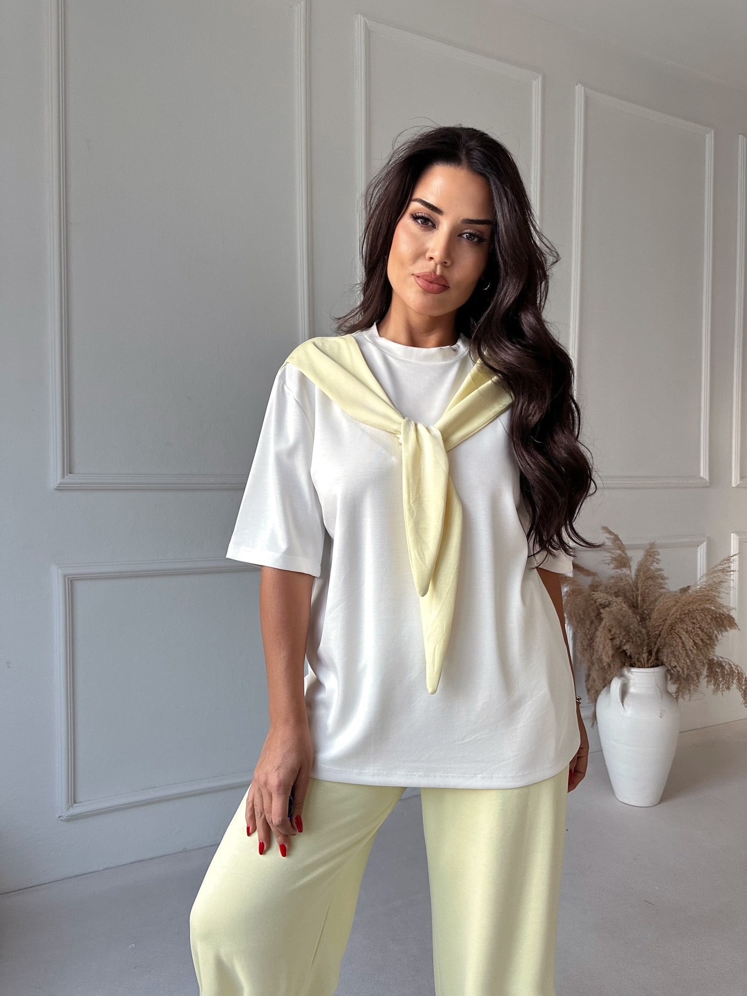Kendinden Fular Detaylı Tişört Pantolon Takım - Sarı