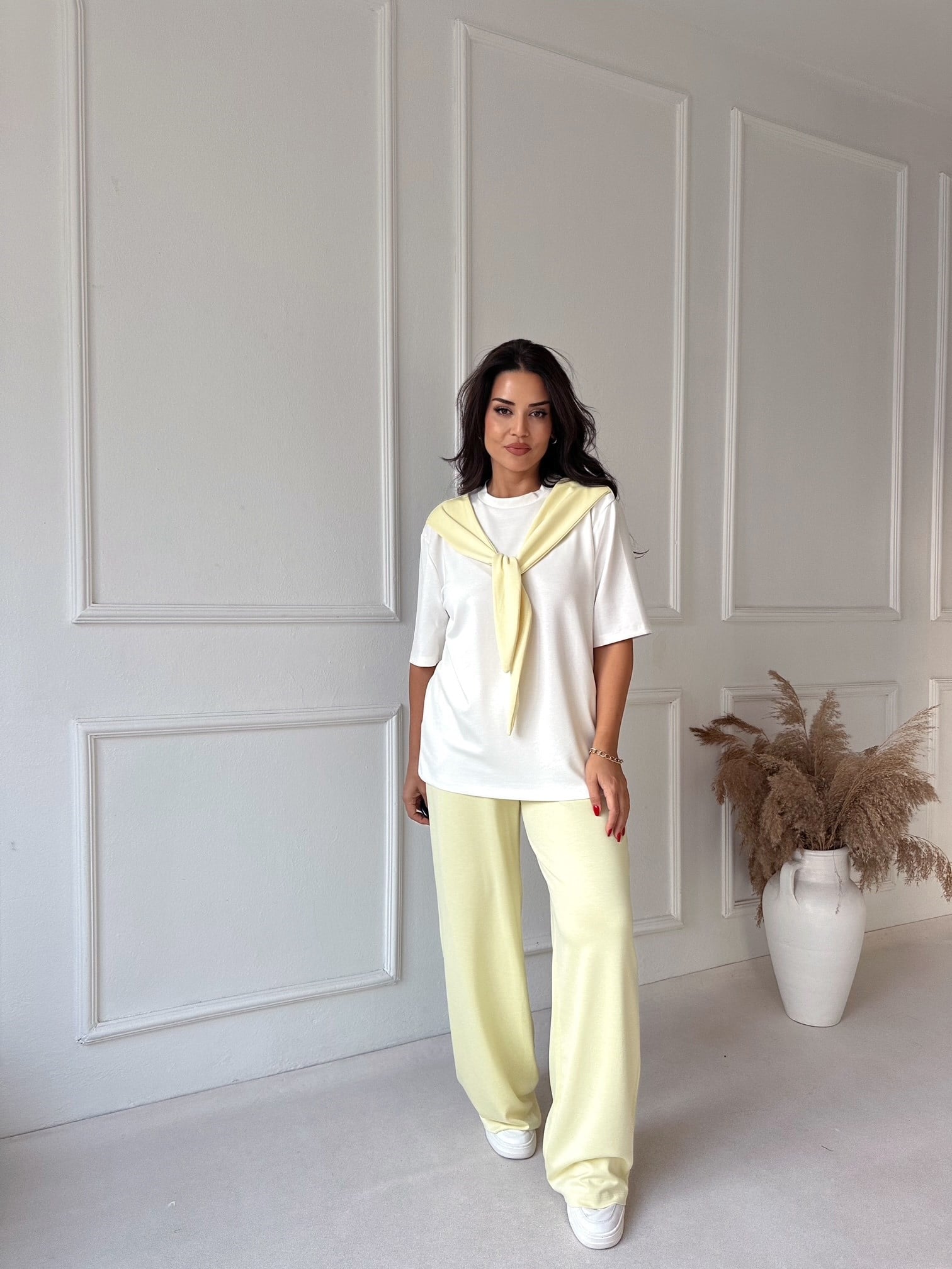Kendinden Fular Detaylı Tişört Pantolon Takım - Sarı