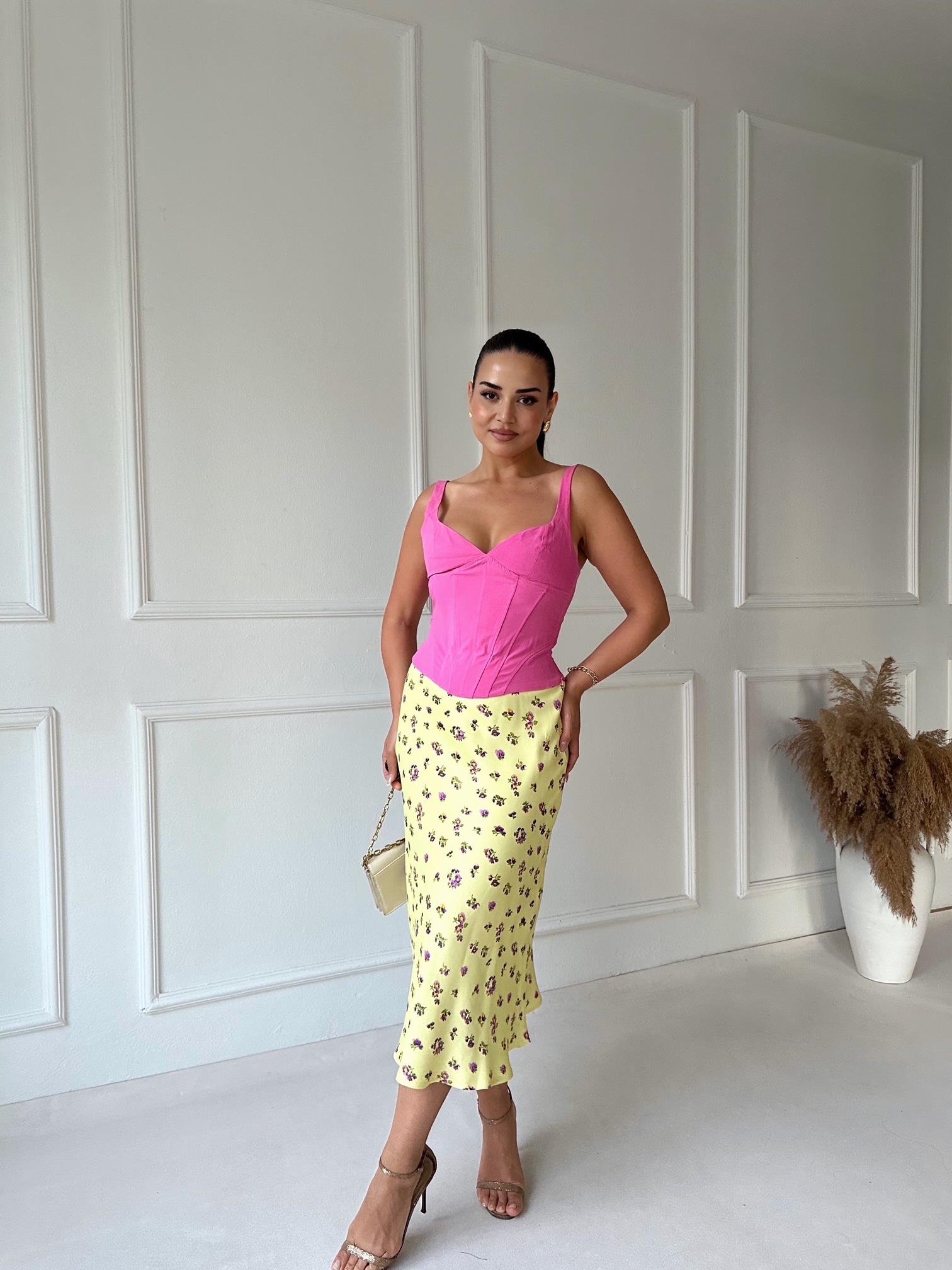 Lüks Kalite Sarı Çiçekli Midi Saten Etek | Nora Butik