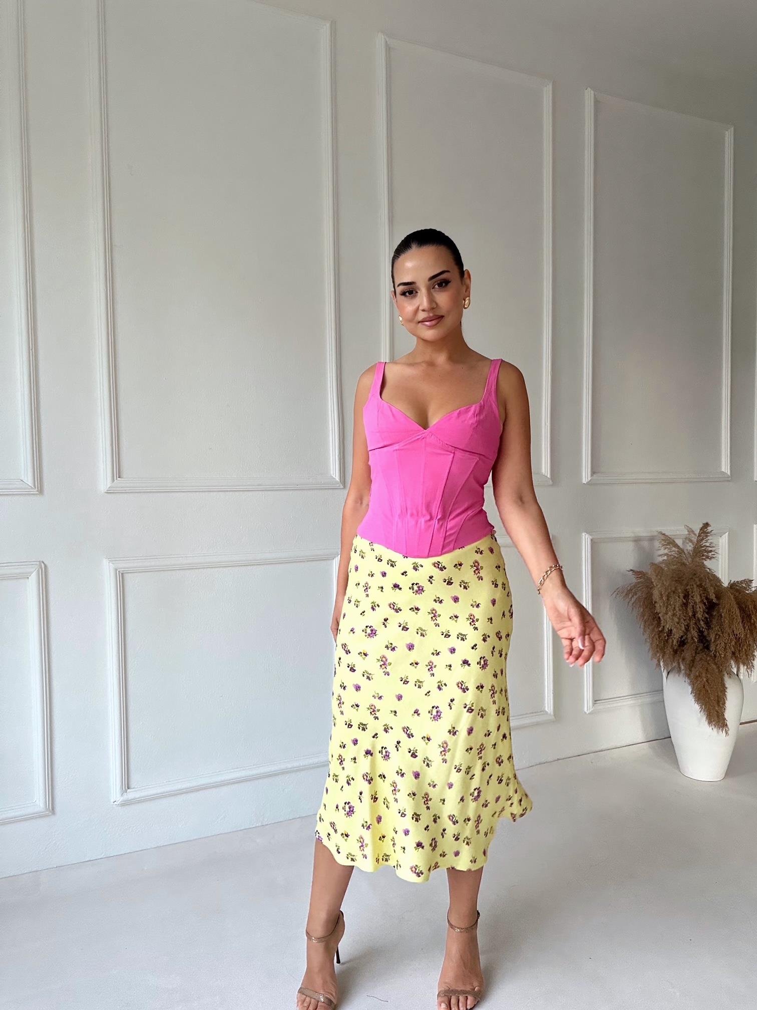 Lüks Kalite Sarı Çiçekli Midi Saten Etek | Nora Butik