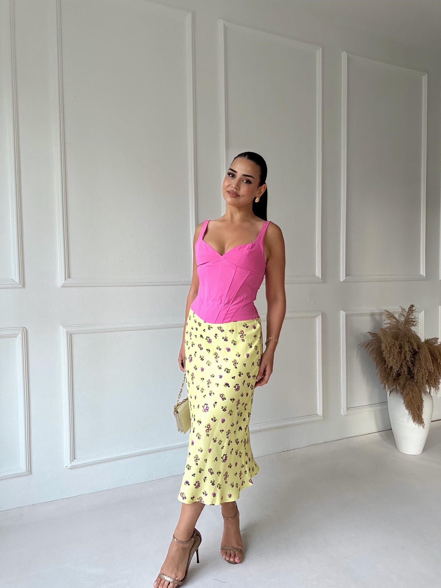 Lüks Kalite Sarı Çiçekli Midi Saten Etek | Nora Butik