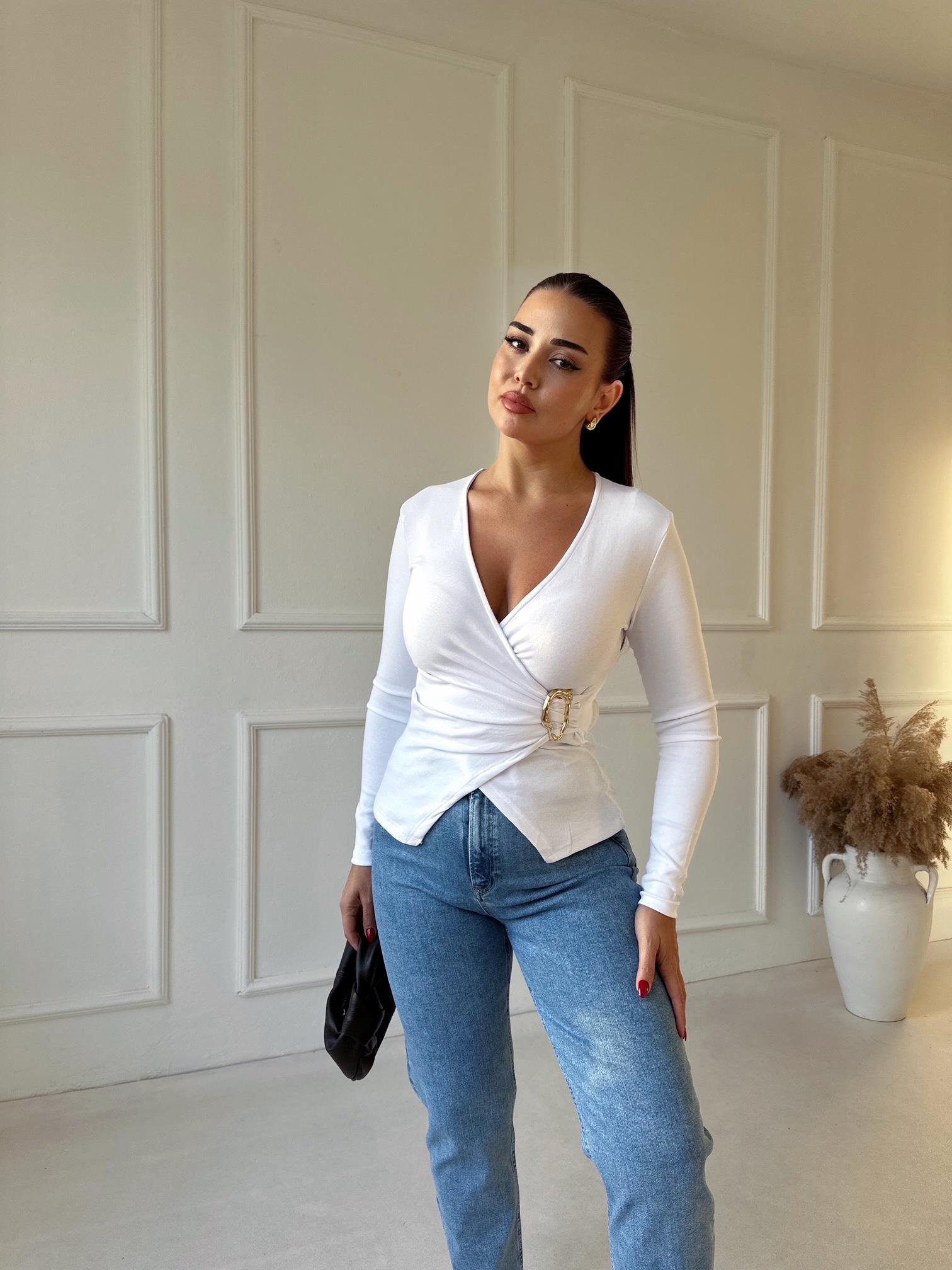 Lüks Kalite Toka Detaylı Beyaz Kruvaze Bluz