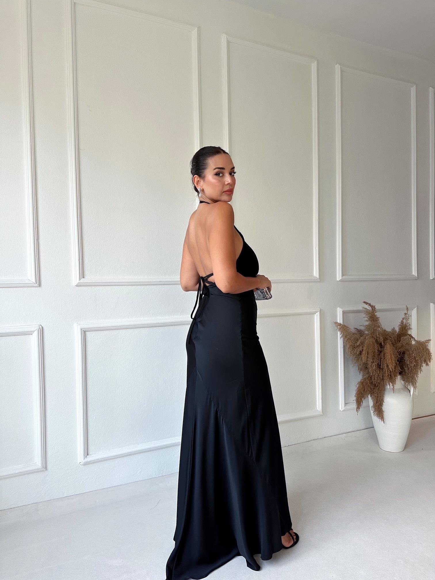 Marka Model Sırt Detaylı Saten Maksi Elbise - Siyah