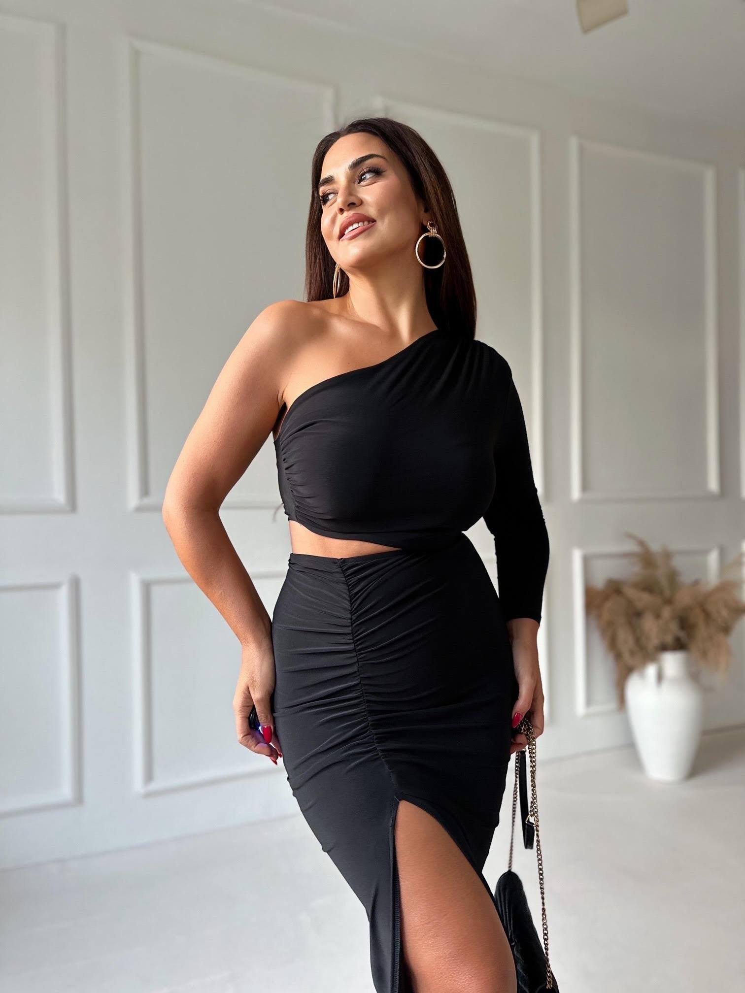 Marka Model Siyah Tek Kollu Bel Dekolteli Elbise