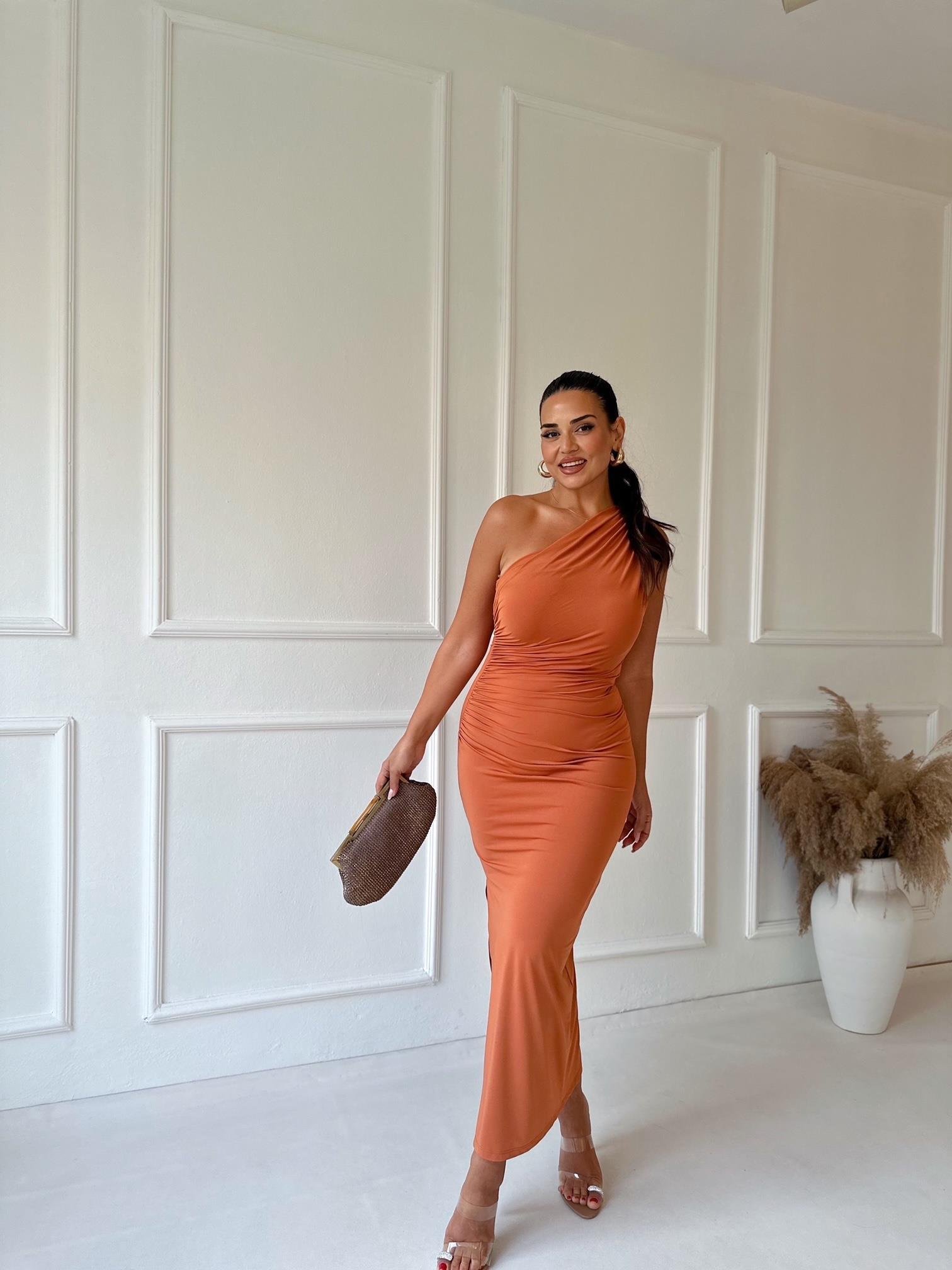 Marka Model Turuncu Tek Omuz Yırtmaçlı Uzun Elbise