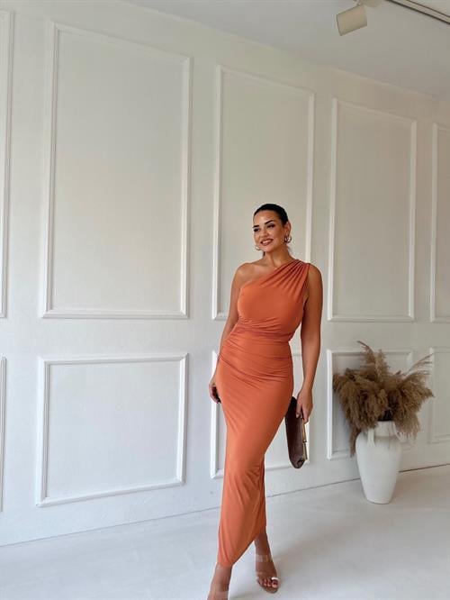 Marka Model Turuncu Tek Omuz Yırtmaçlı Uzun Elbise