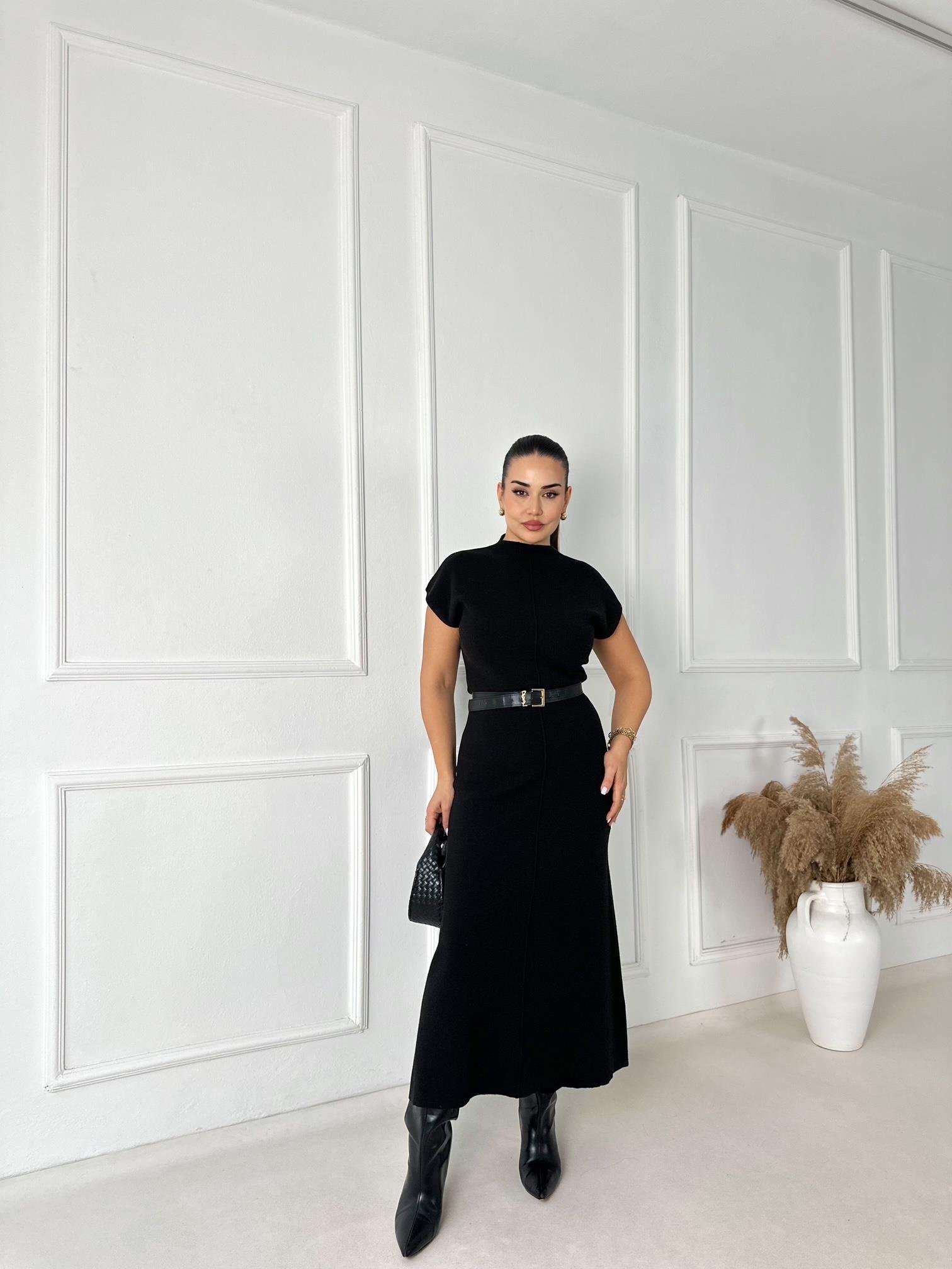 Minimal Line Kısa Kollu Triko Bluz - Siyah