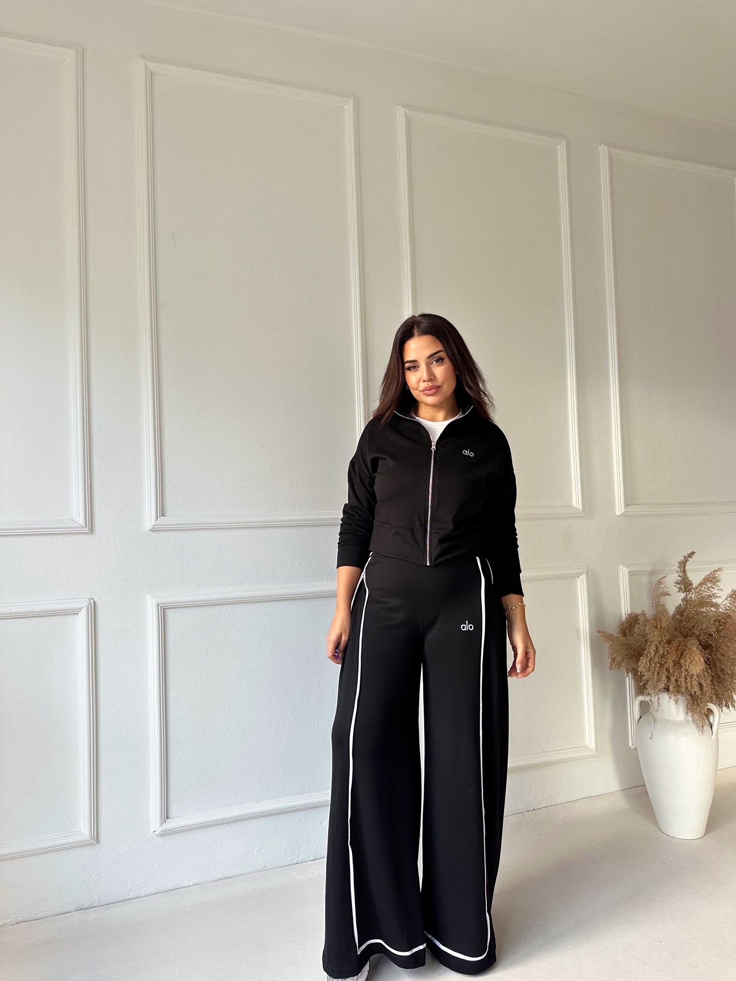 Minimal Şerit Detaylı Geniş Paça Pantolon Takım - Siyah