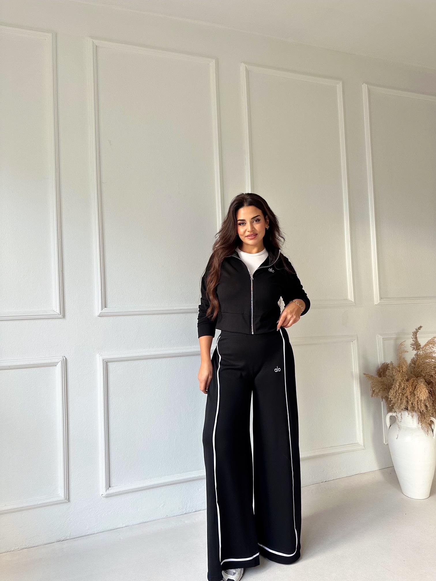 Minimal Şerit Detaylı Geniş Paça Pantolon Takım - Siyah