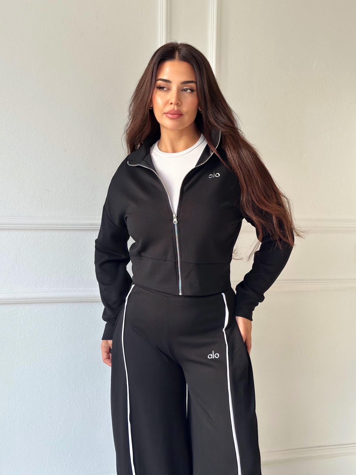 Minimal Şerit Detaylı Geniş Paça Pantolon Takım - Siyah