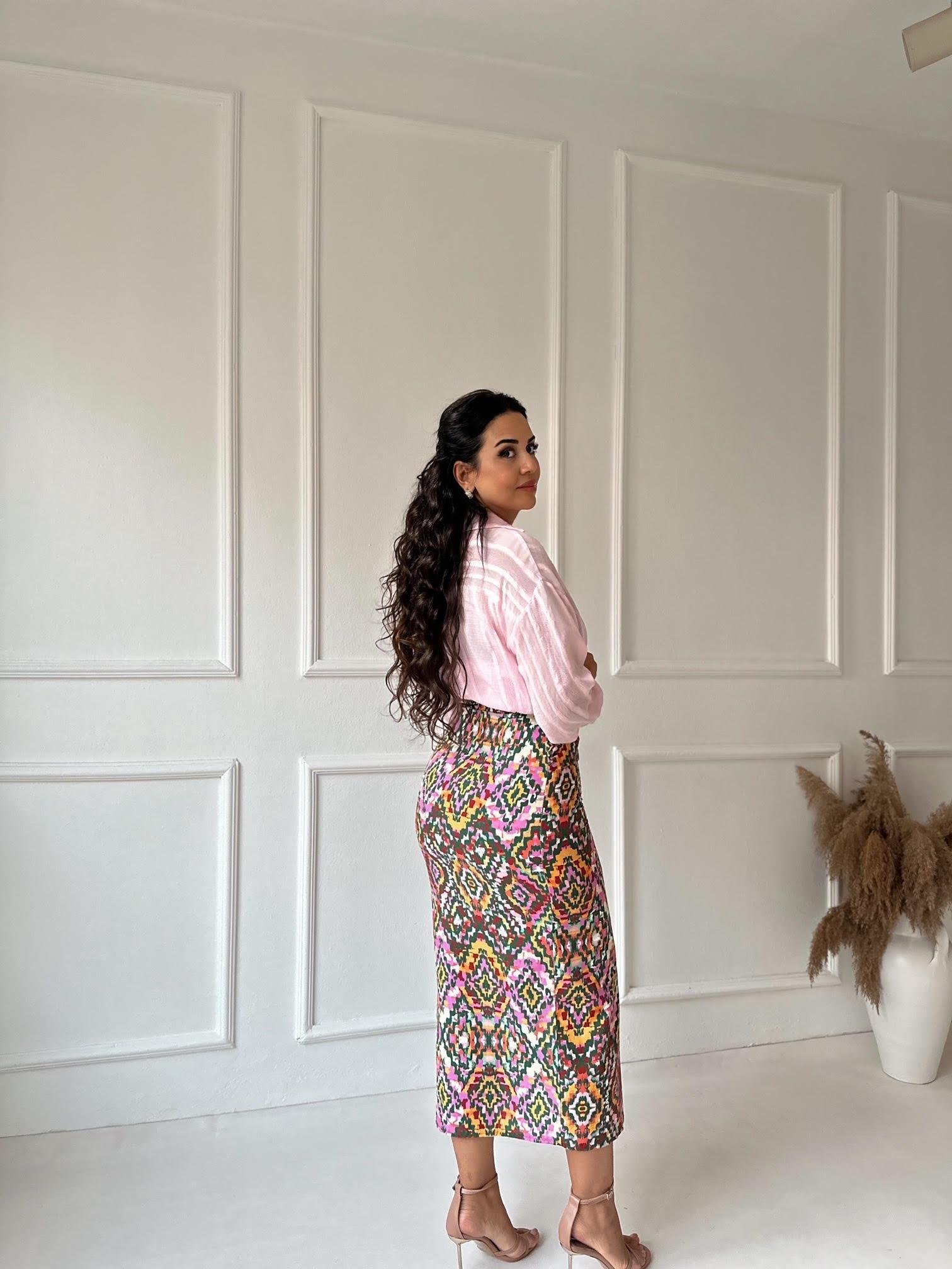 Önden Bağlamalı Yırtmaçlı Renkli Desenli Midi Etek