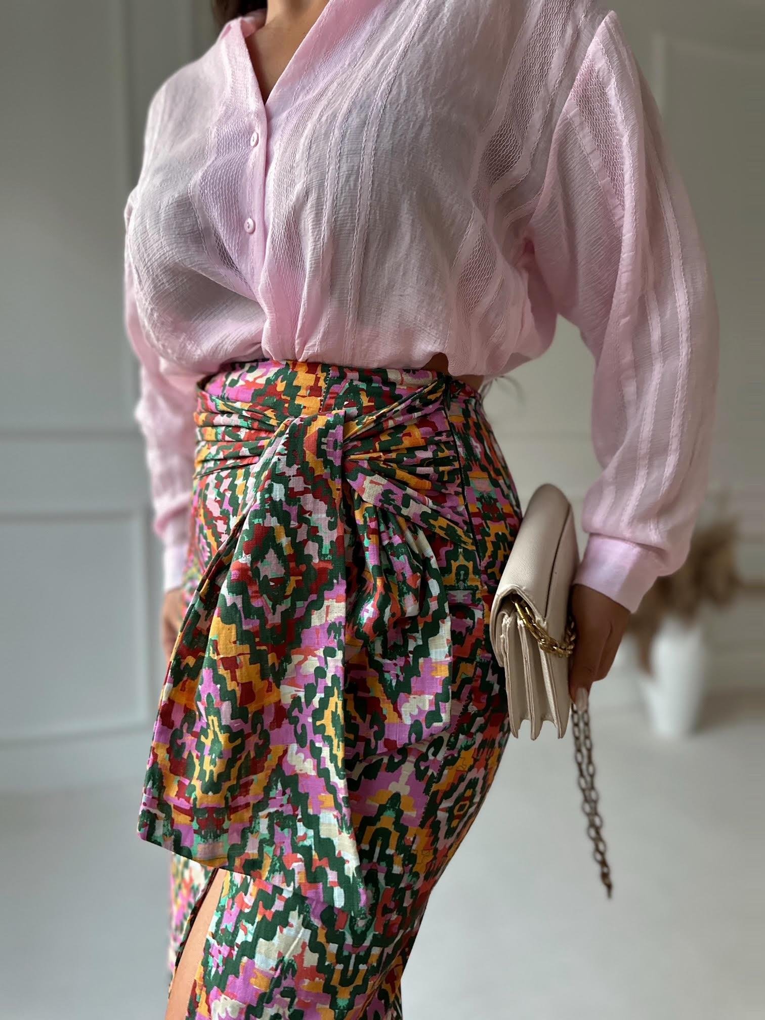 Önden Bağlamalı Yırtmaçlı Renkli Desenli Midi Etek