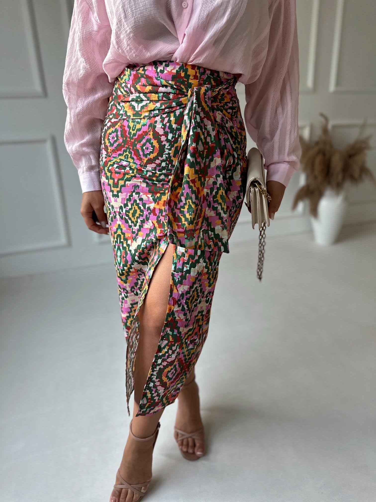 Önden Bağlamalı Yırtmaçlı Renkli Desenli Midi Etek