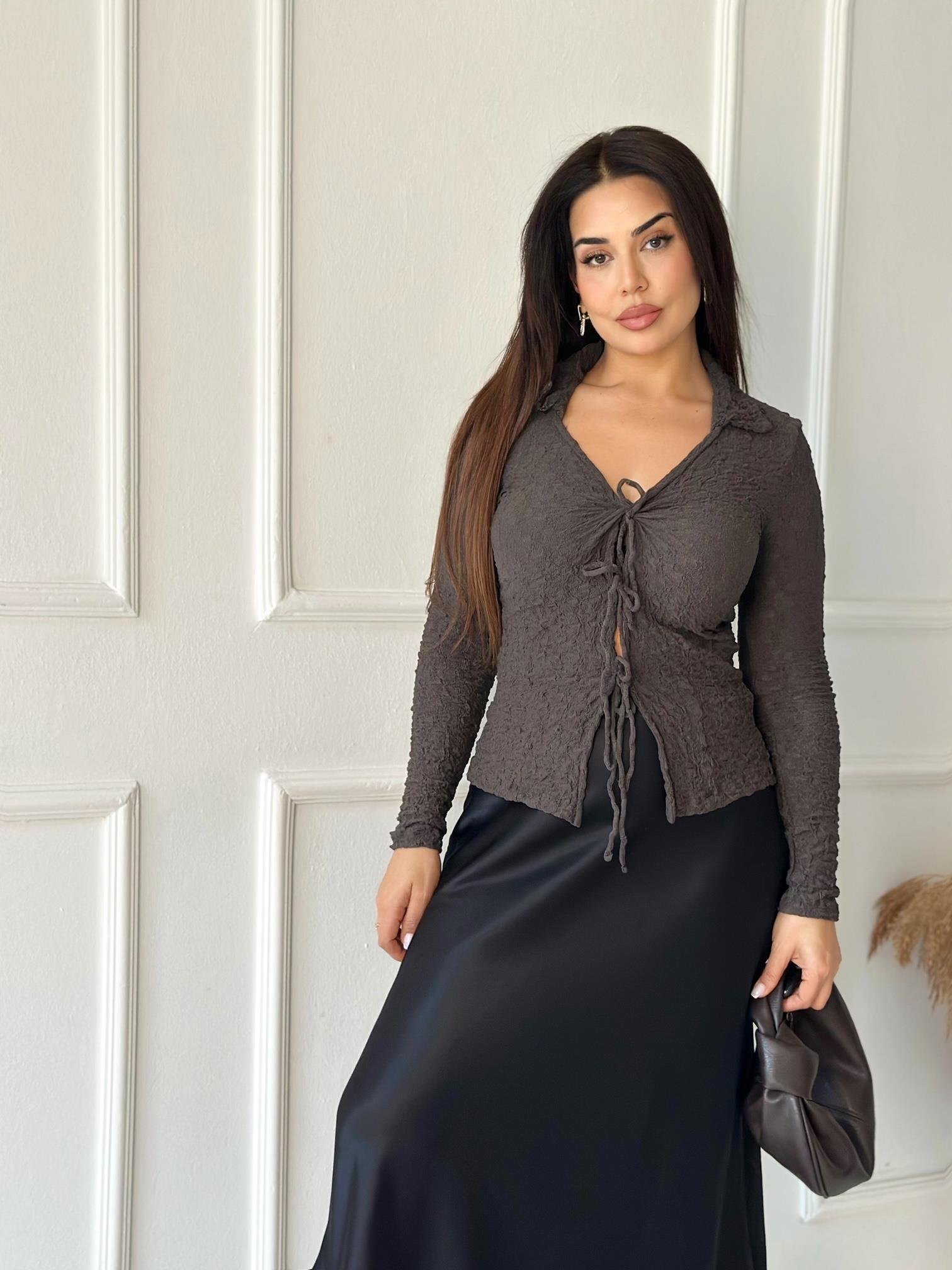 Önü Bağcıklı Dokulu Kadın Bluz - Kahve