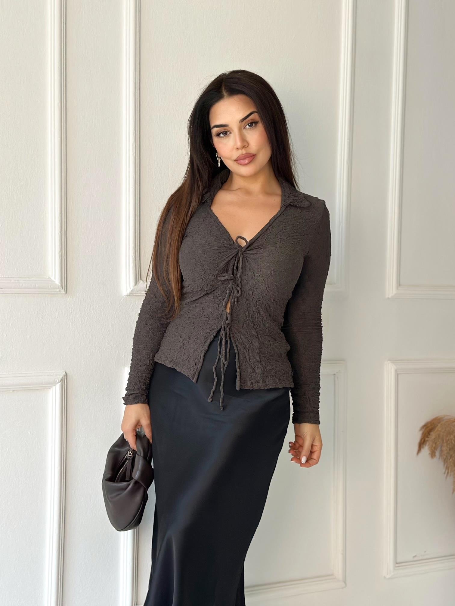 Önü Bağcıklı Dokulu Kadın Bluz - Kahve