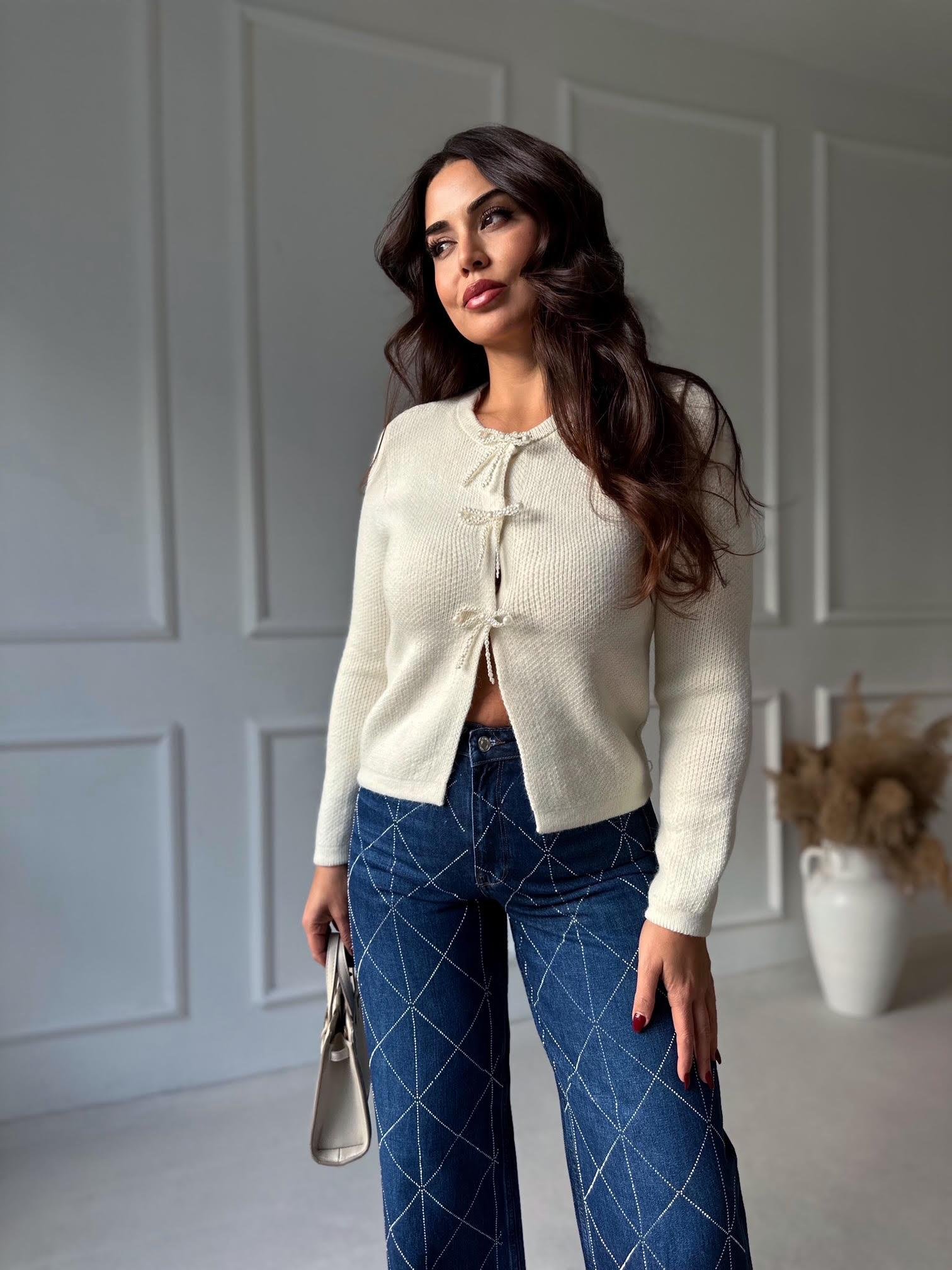 Premium Kalite İnci Fiyonk Detaylı Çıtçıtlı Triko Hırka – Ekru