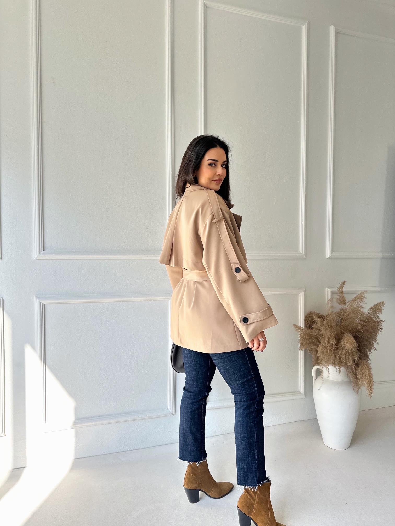 Premium Kalite Kısa Kuşaklı Trenchcoat – Bej