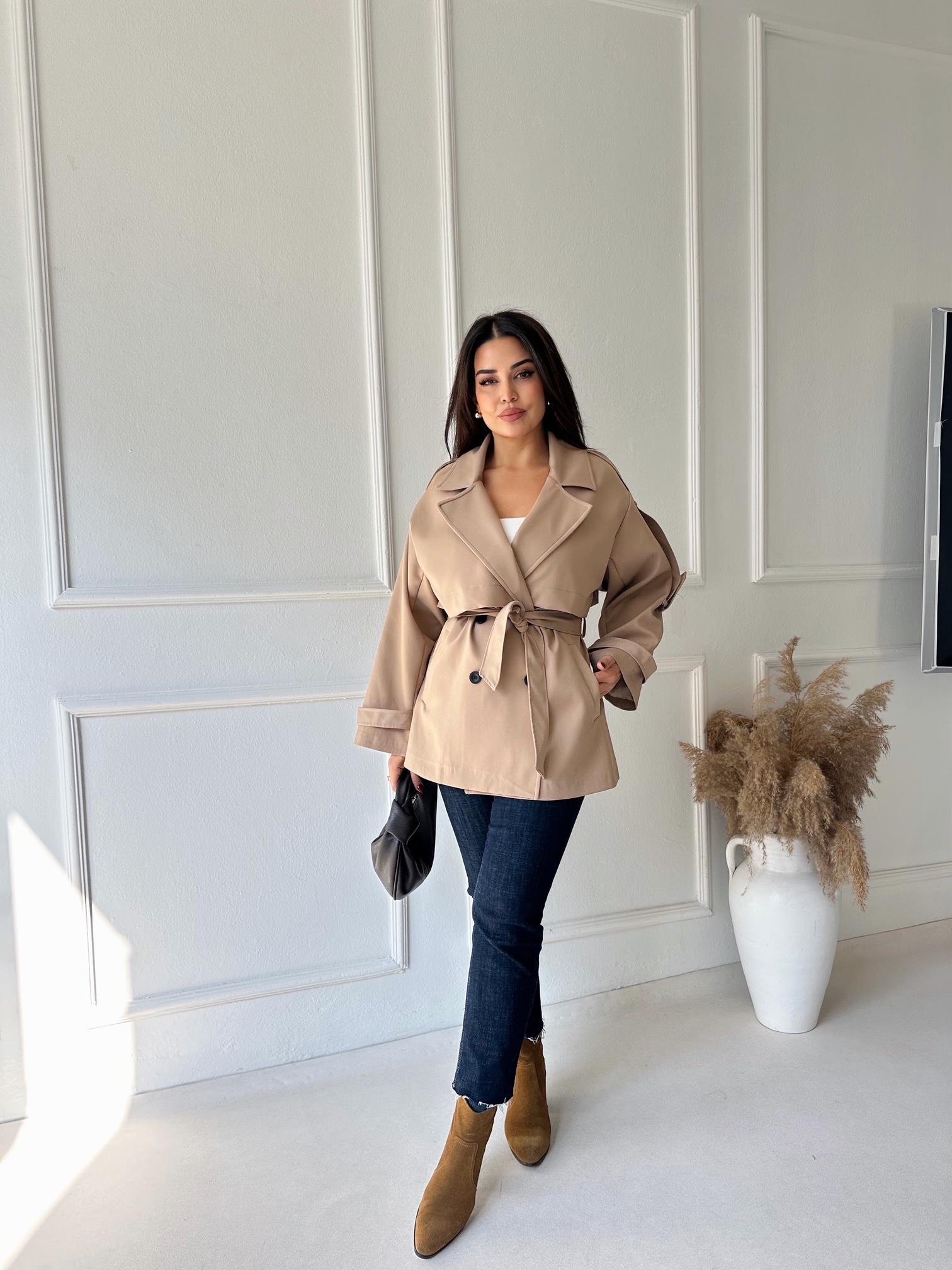 Premium Kalite Kısa Kuşaklı Trenchcoat – Bej