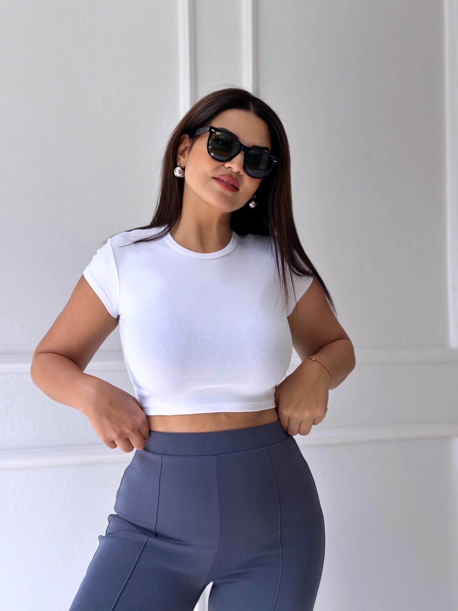 Premium Kalite Pamuklu Yarım Kollu Crop Beyaz