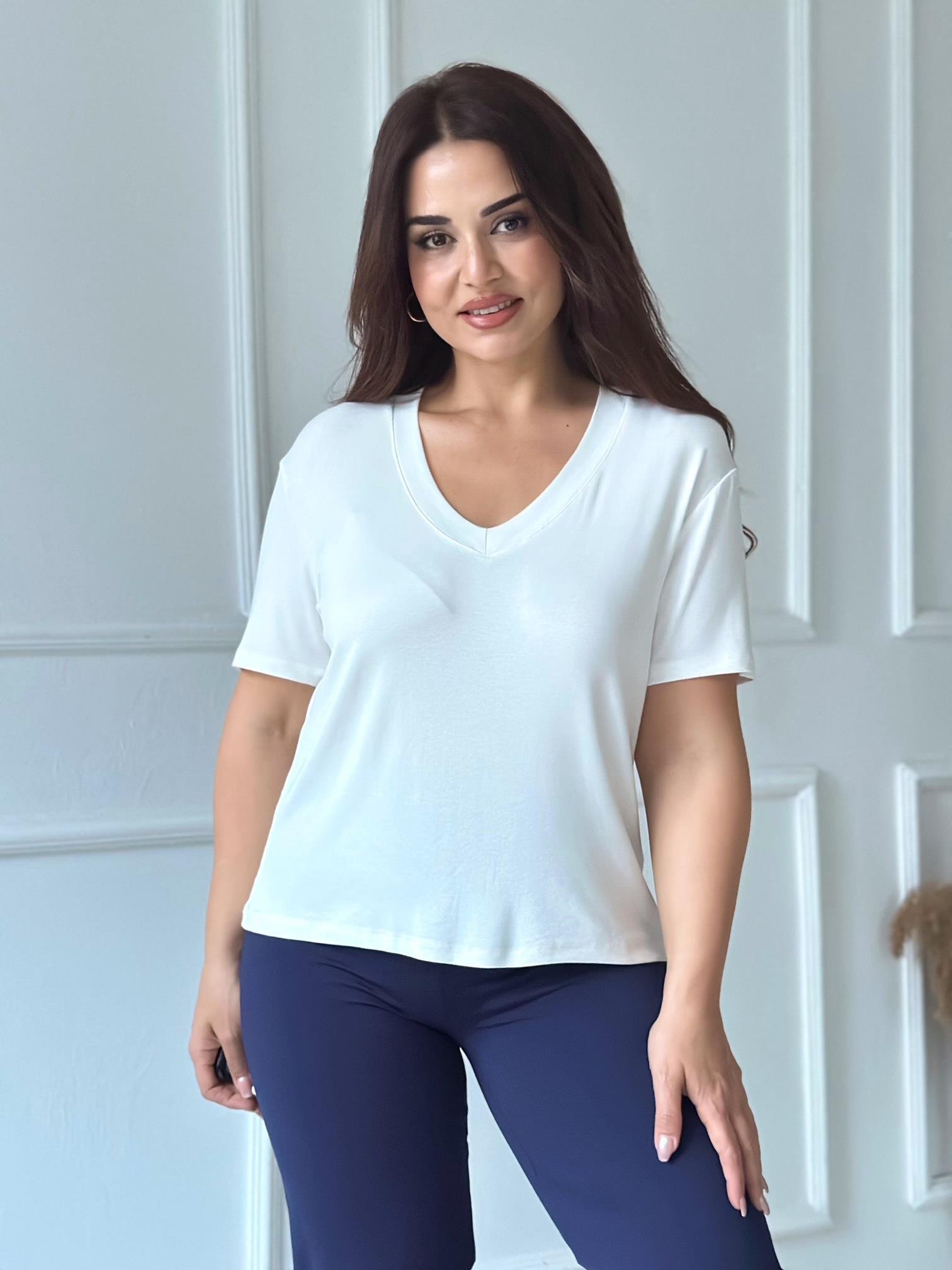 Premium Soft Touch V Yaka Basic Tişört – Beyaz